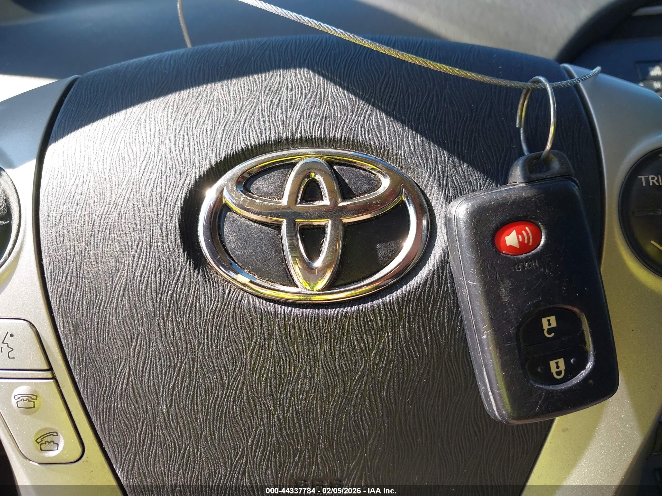 TOYOTA PRIUS image 11