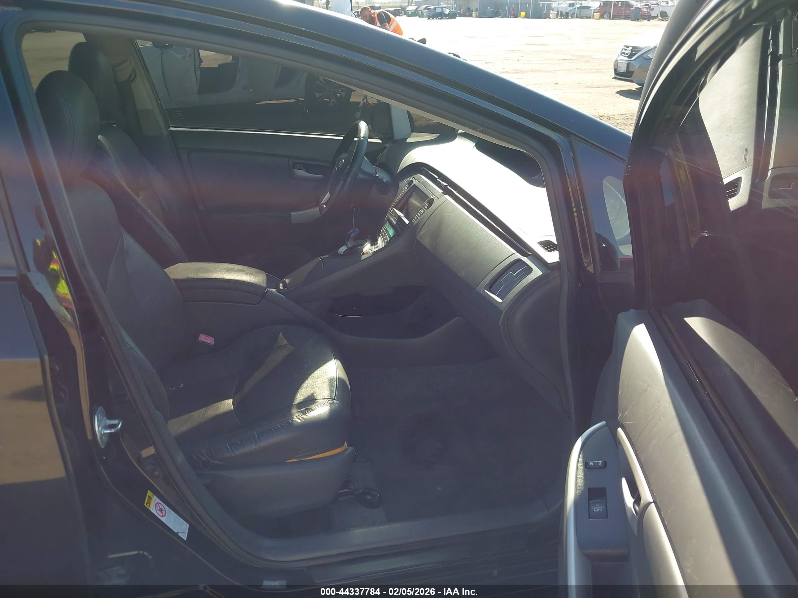 TOYOTA PRIUS image 5