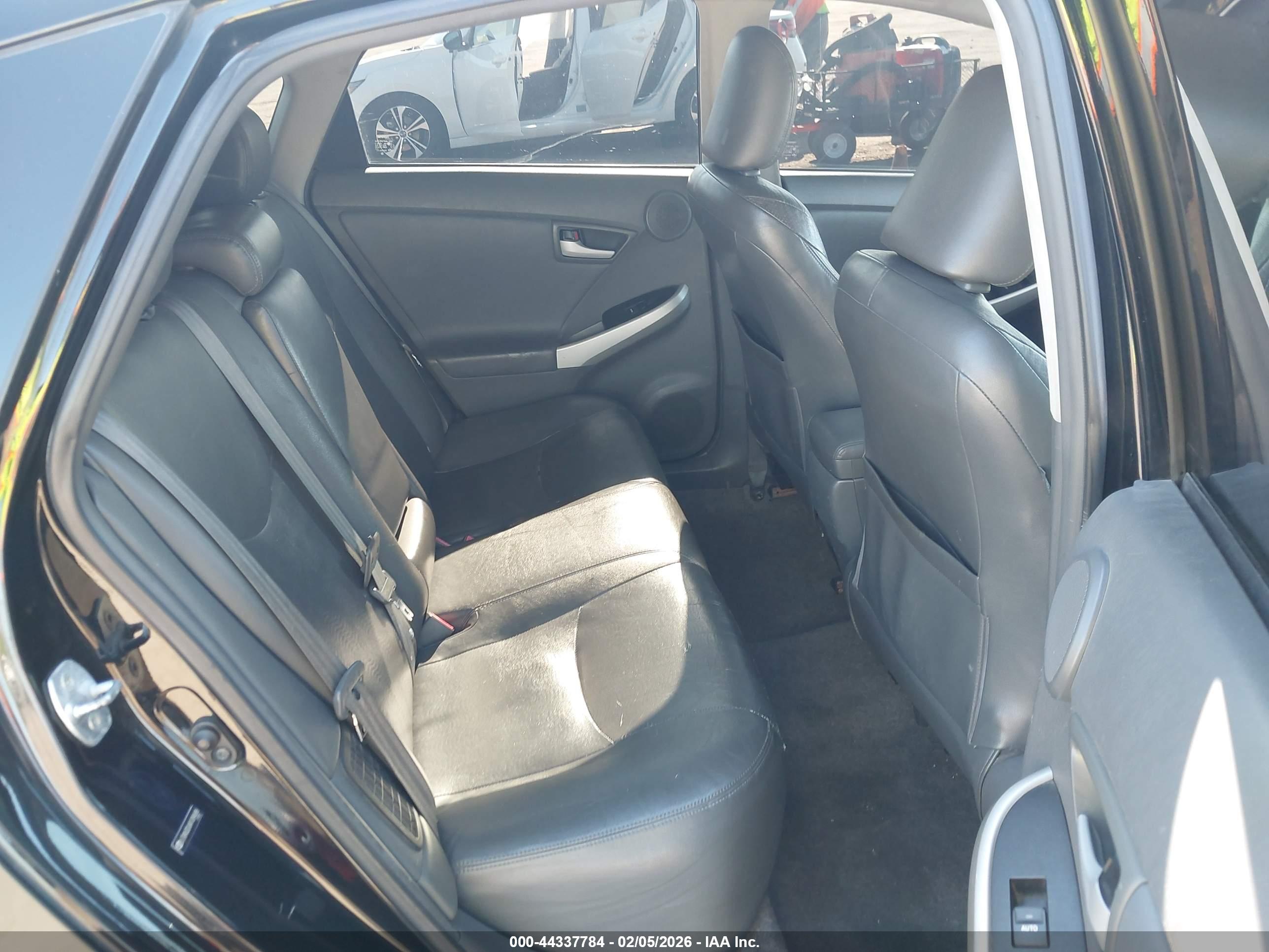TOYOTA PRIUS image 8