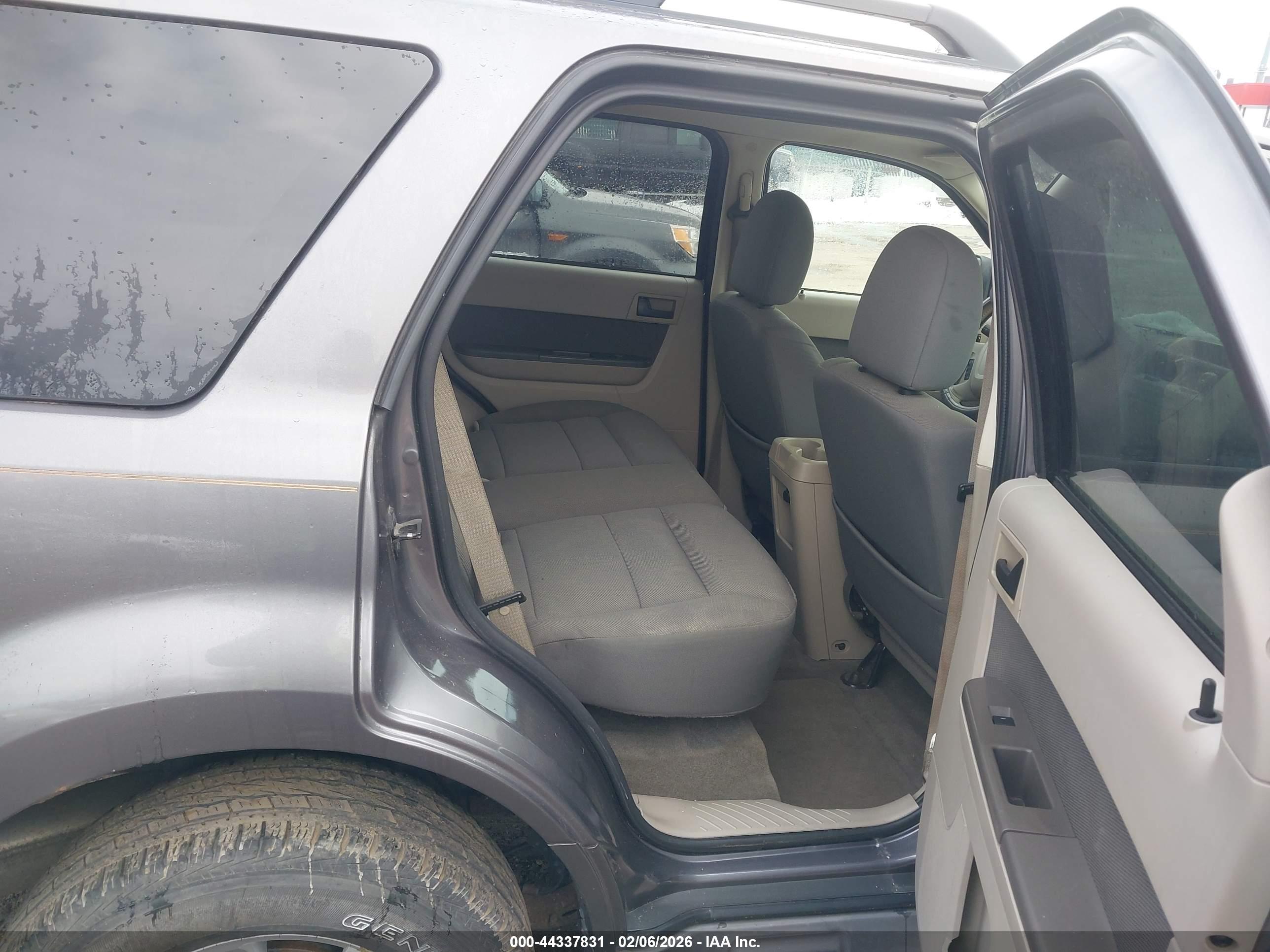 FORD ESCAPE image 8