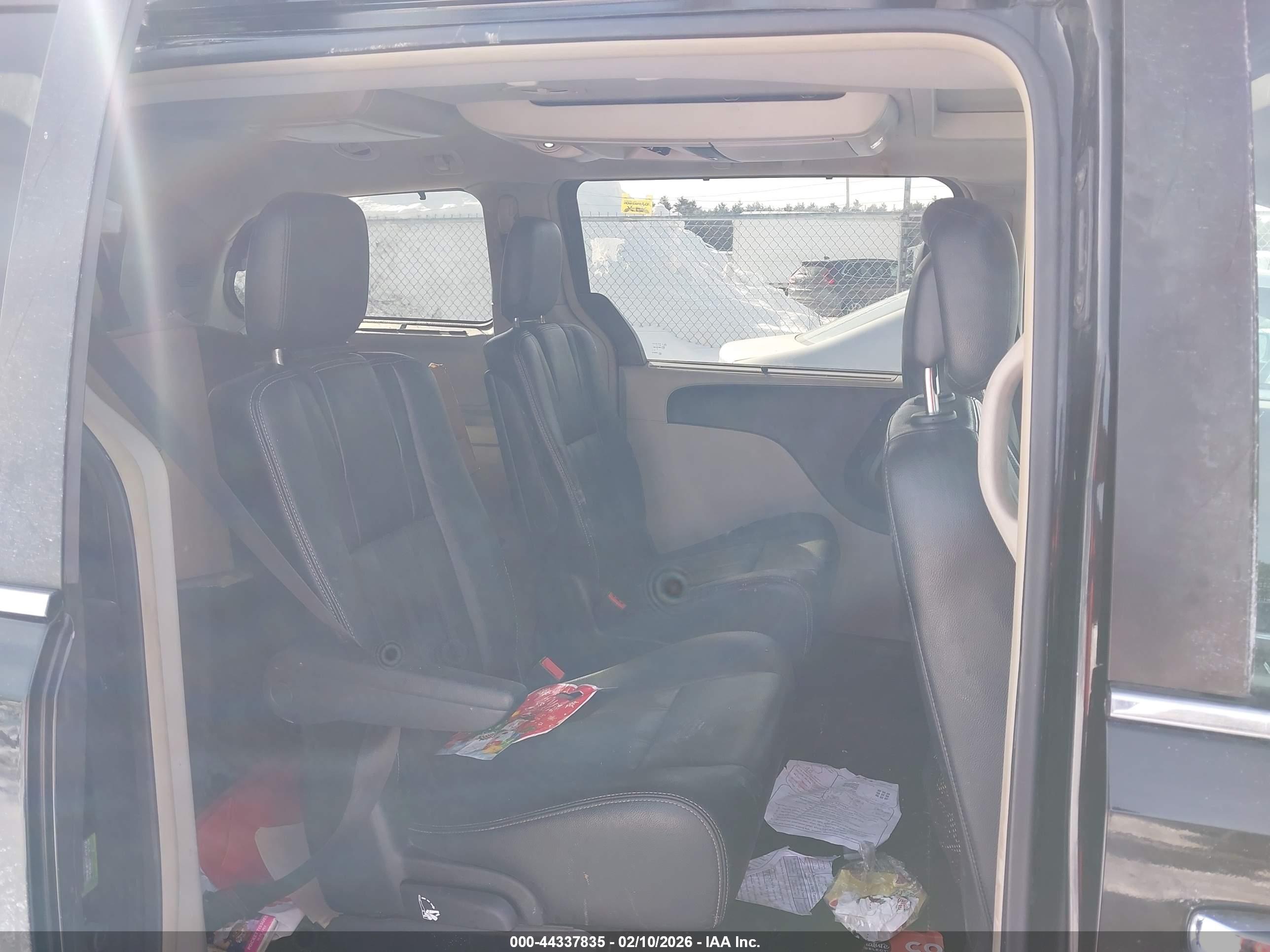CHRYSLER TOWN image 8