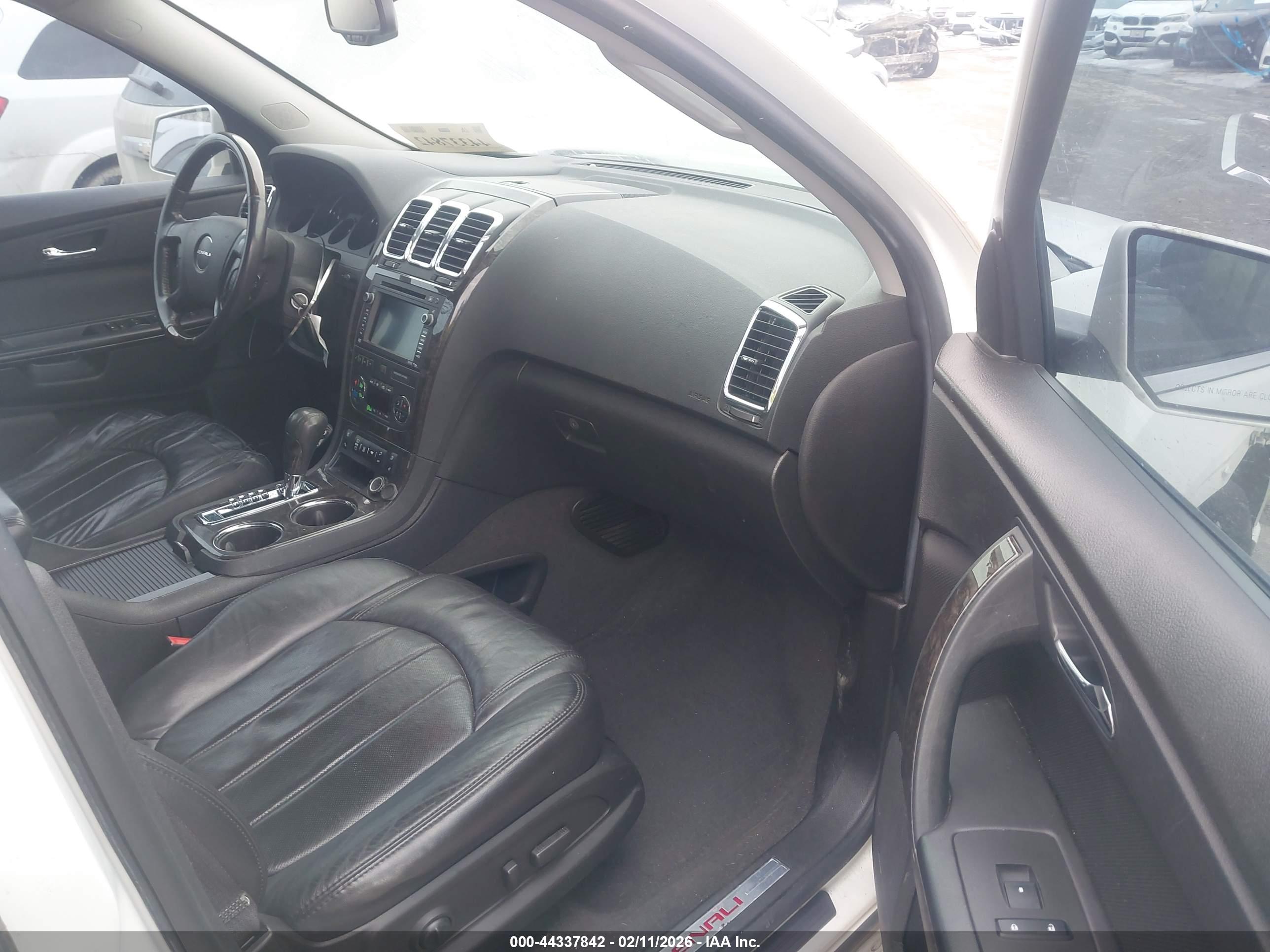 GMC ACADIA image 5