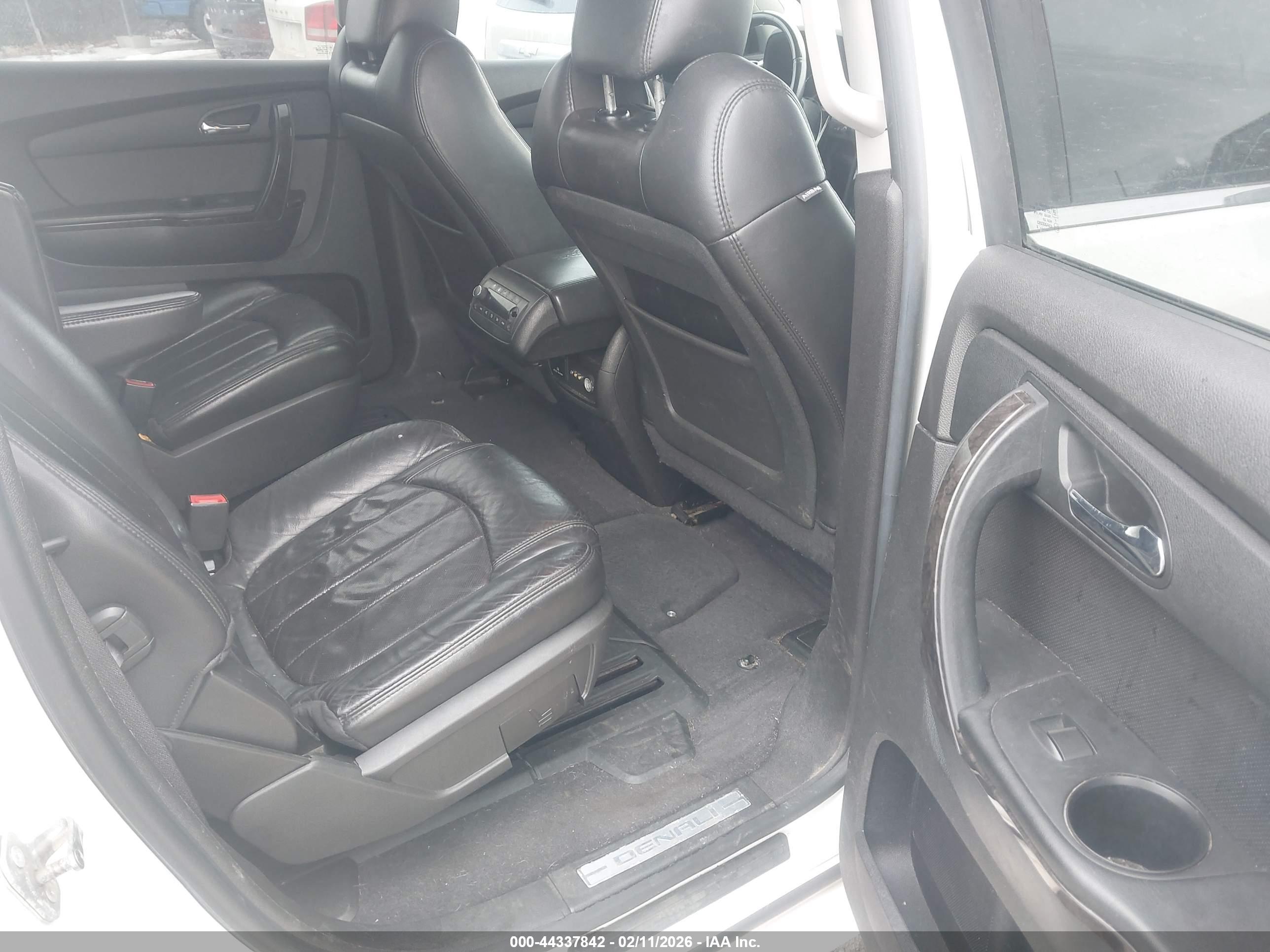 GMC ACADIA image 8