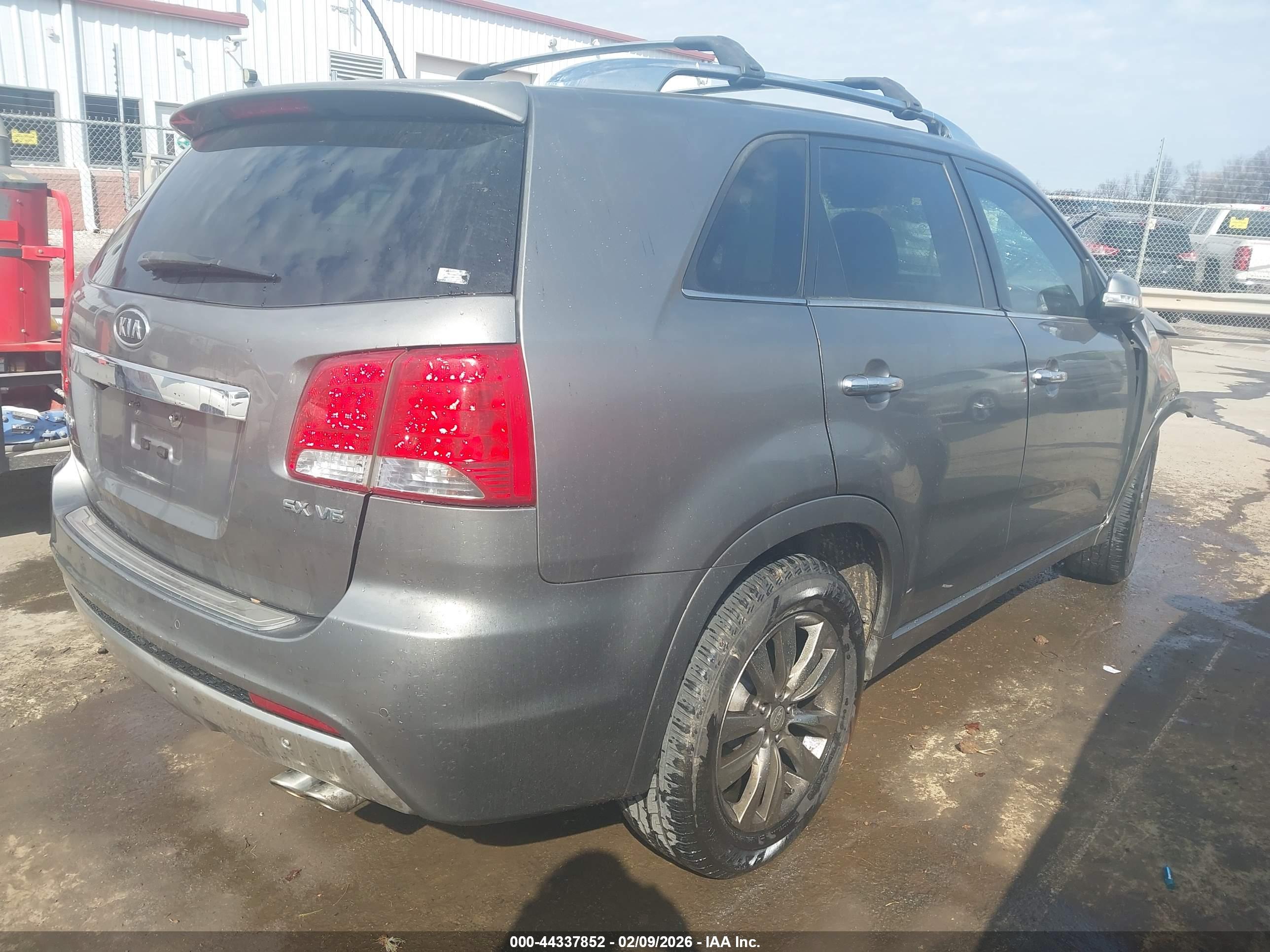 KIA SORENTO image 4