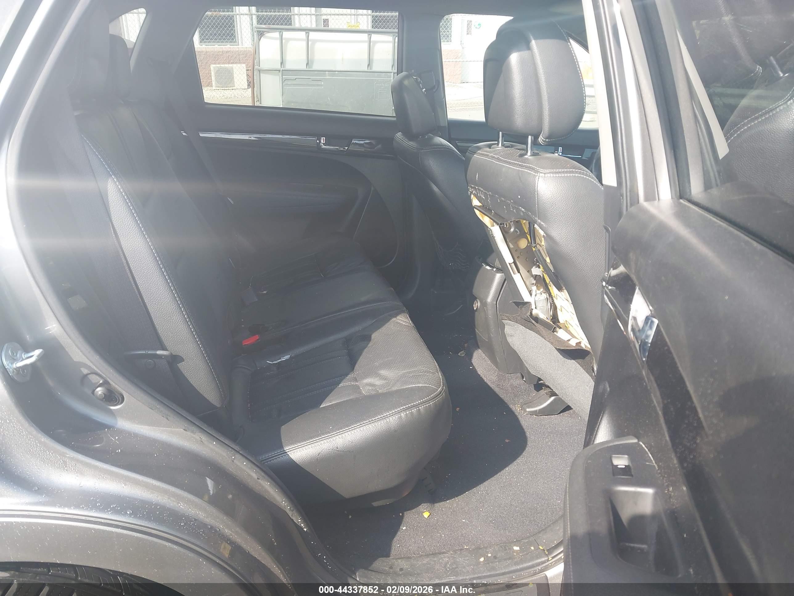KIA SORENTO image 8