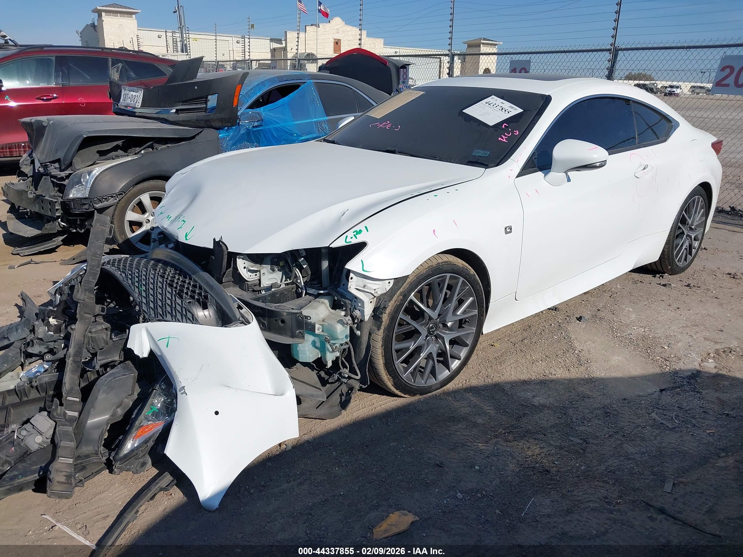 LEXUS RC image 2