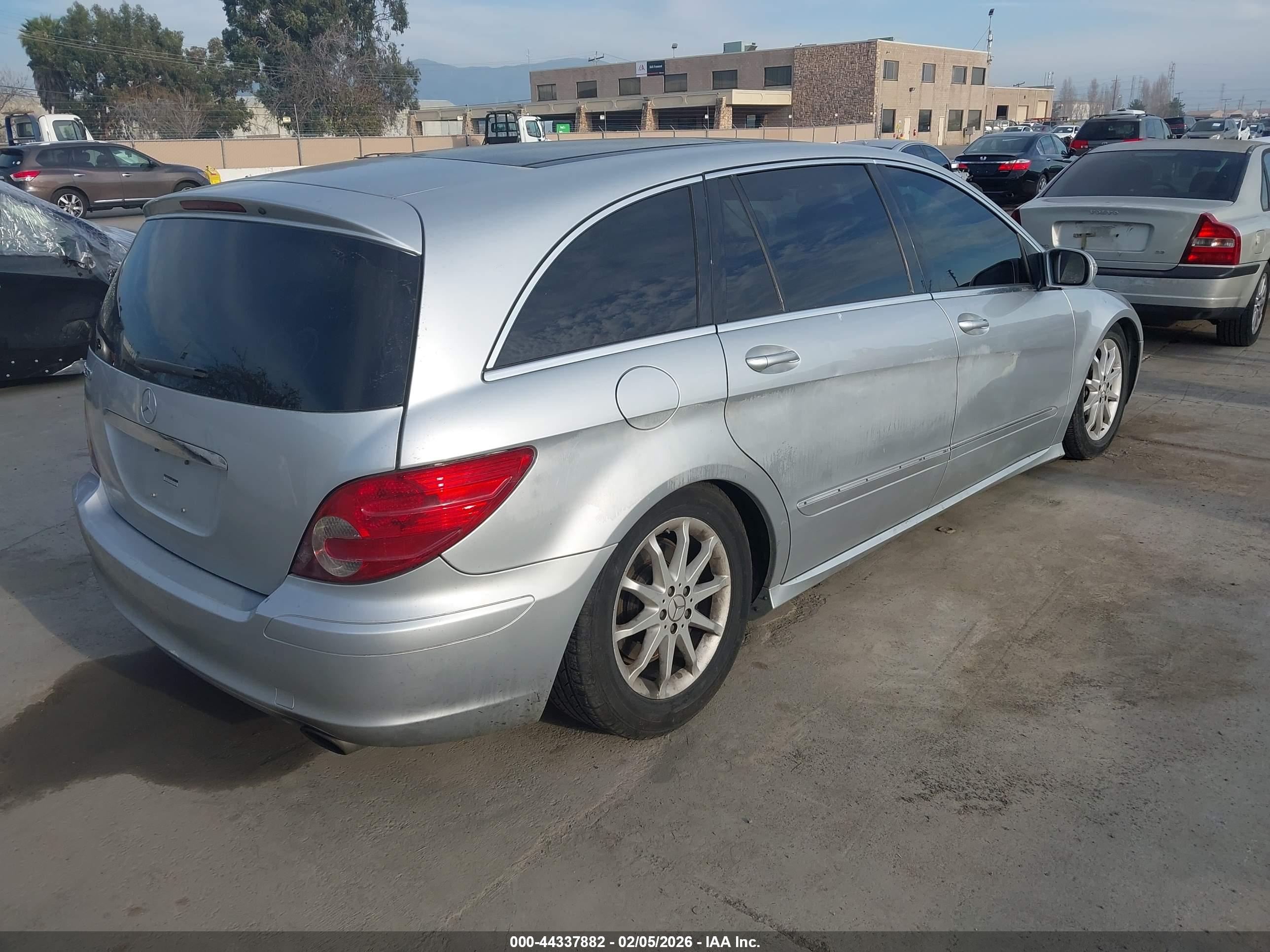 MERCEDES-BENZ R image 4