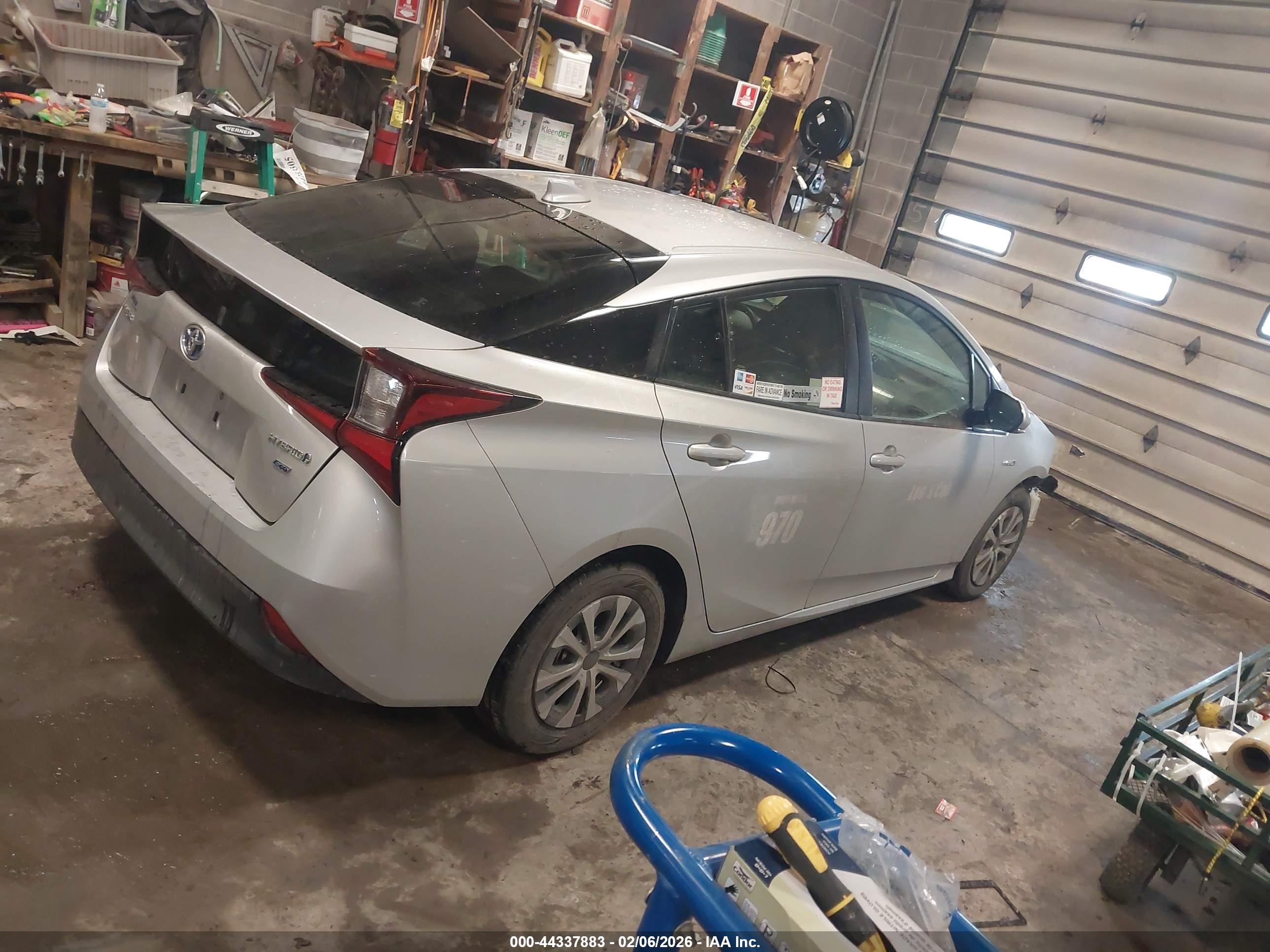 TOYOTA PRIUS image 4