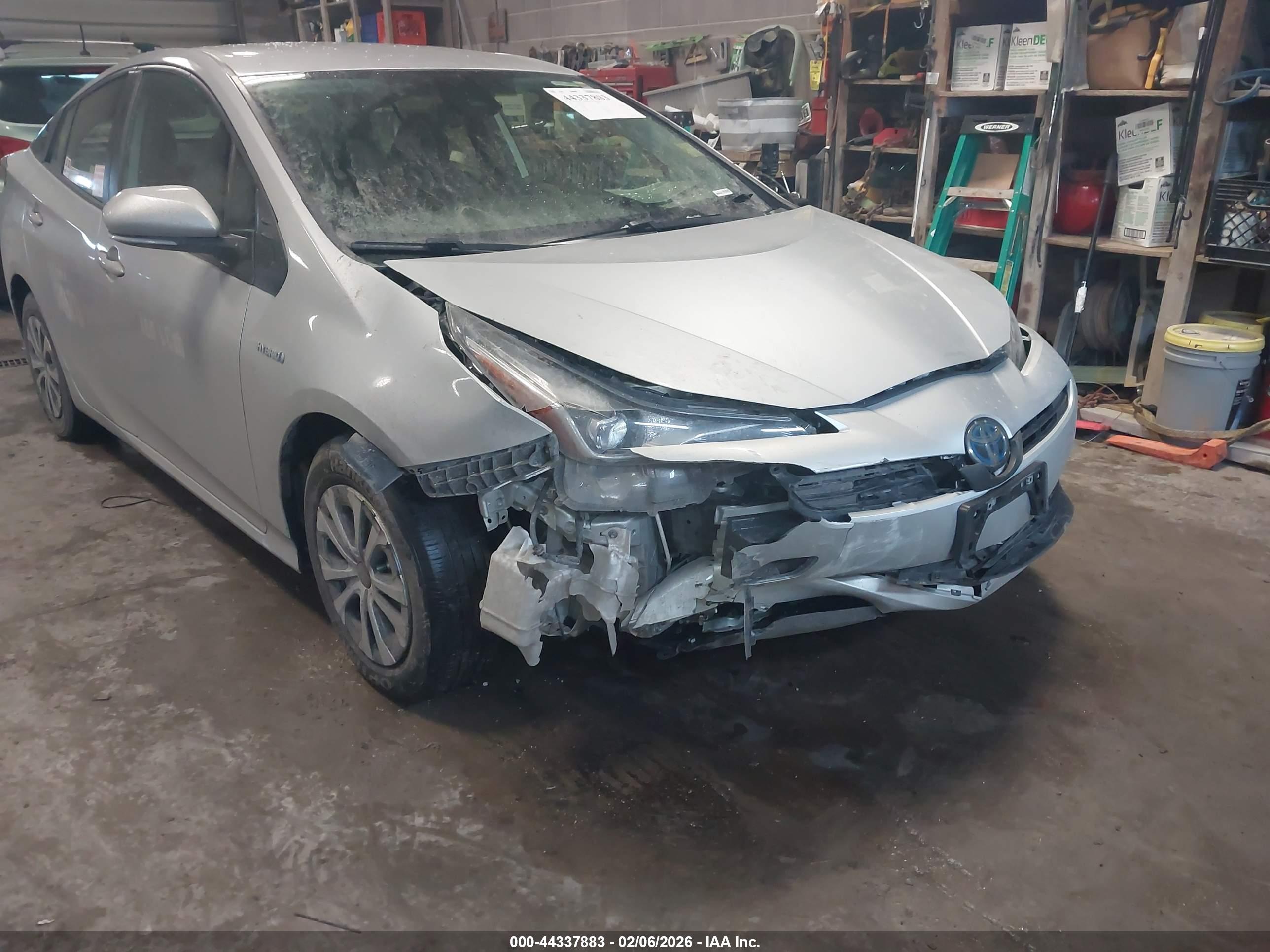TOYOTA PRIUS image 6