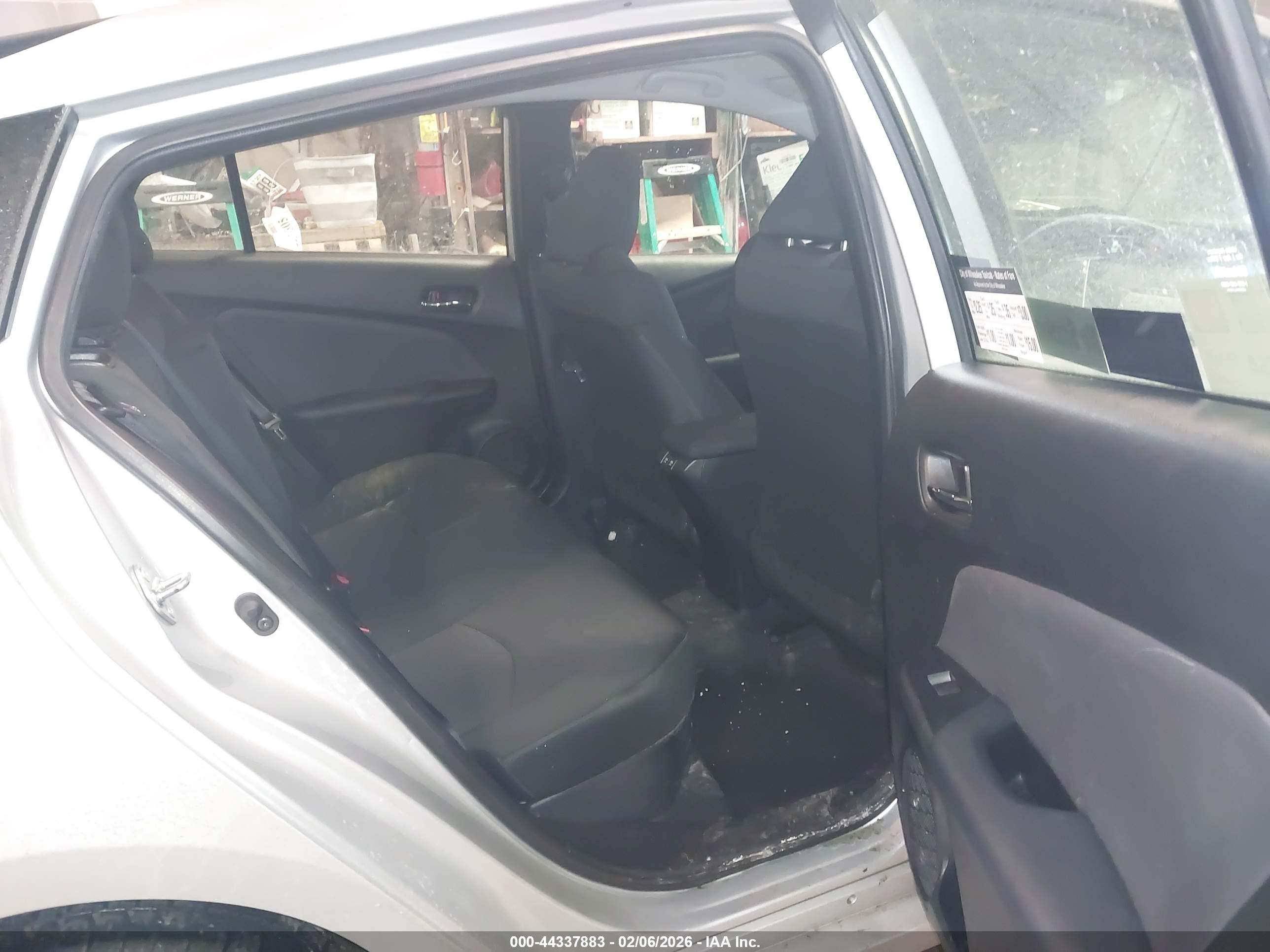 TOYOTA PRIUS image 8