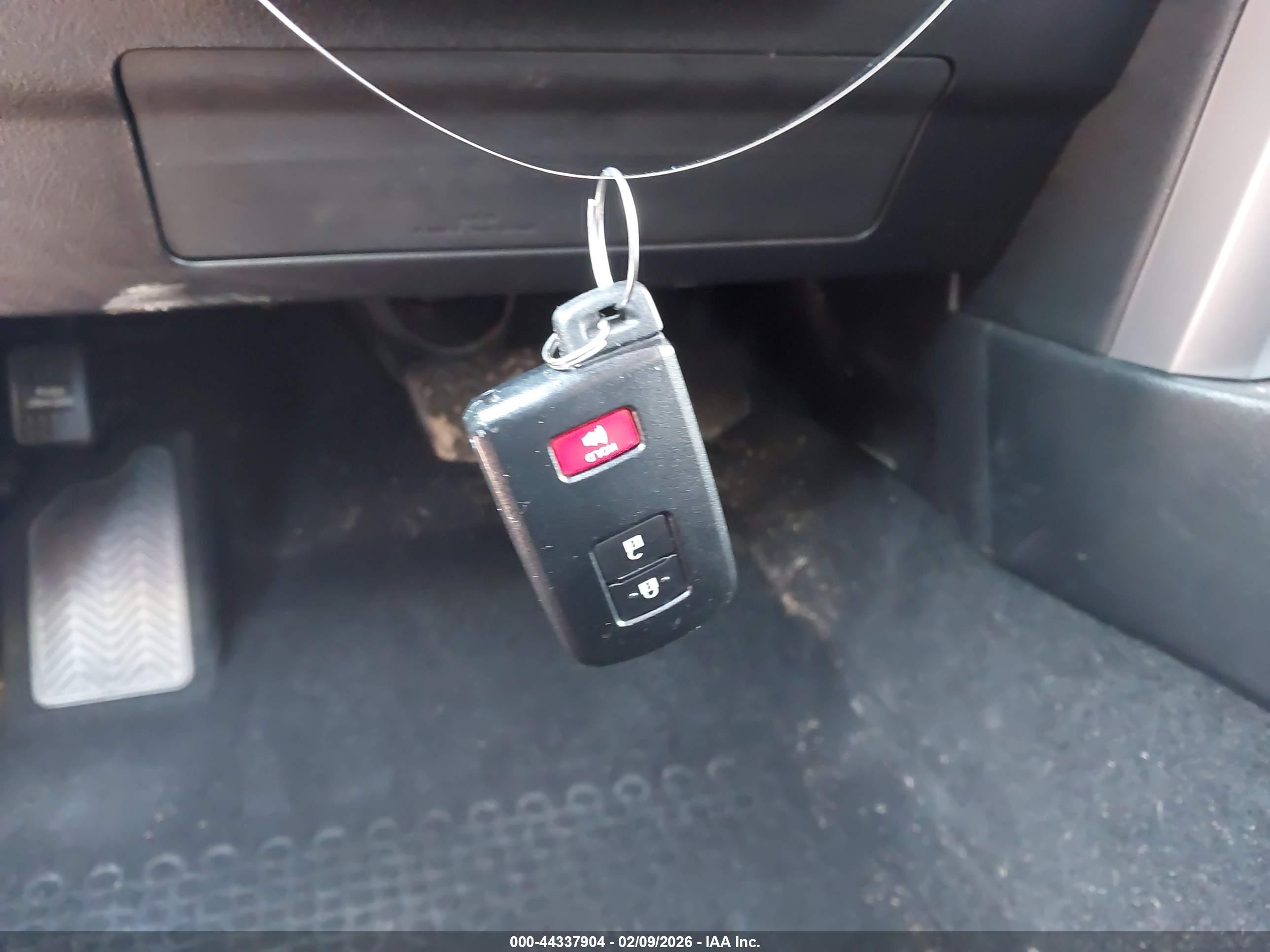 TOYOTA 4RUNNER image 11