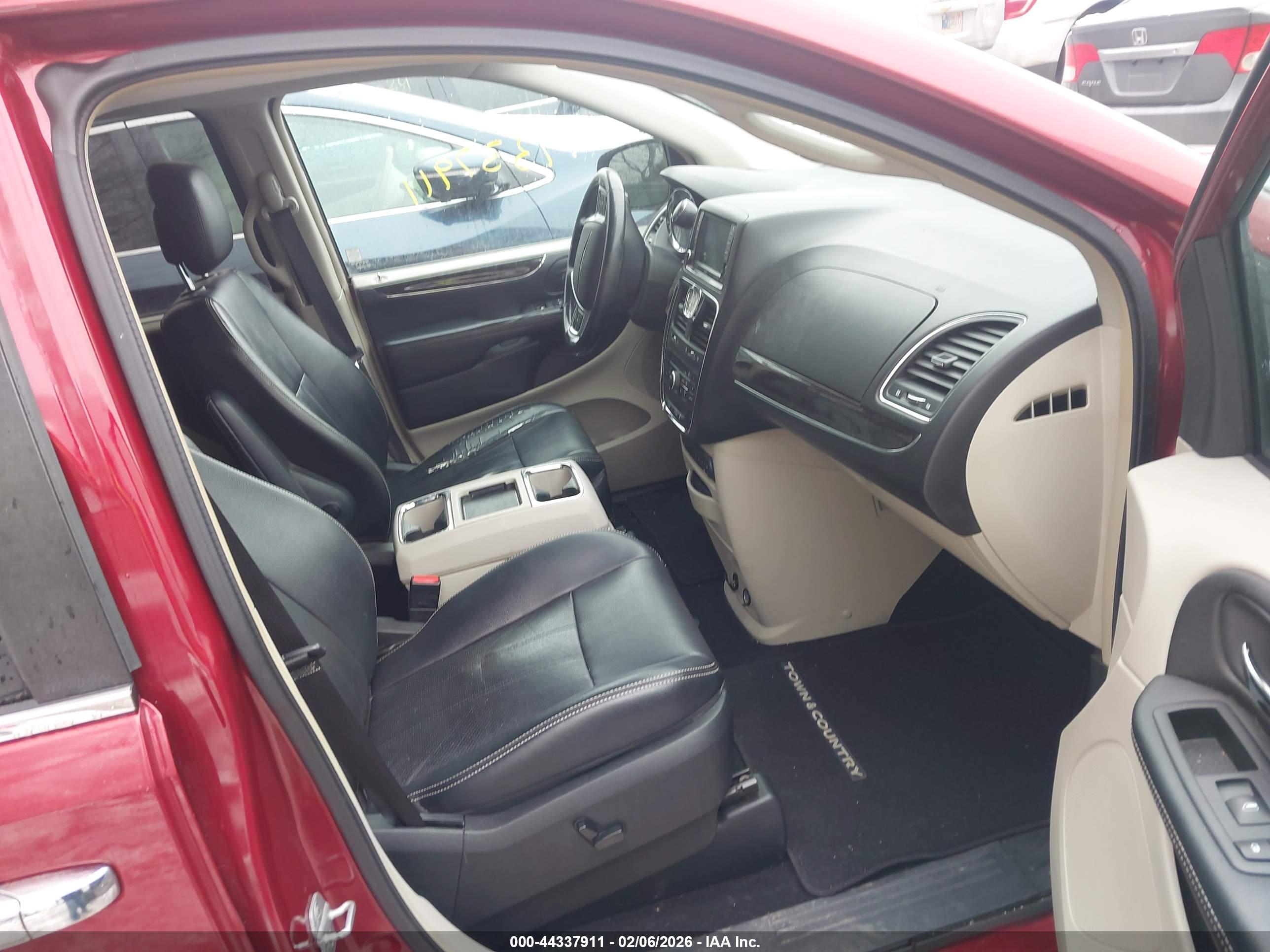 CHRYSLER TOWN image 5