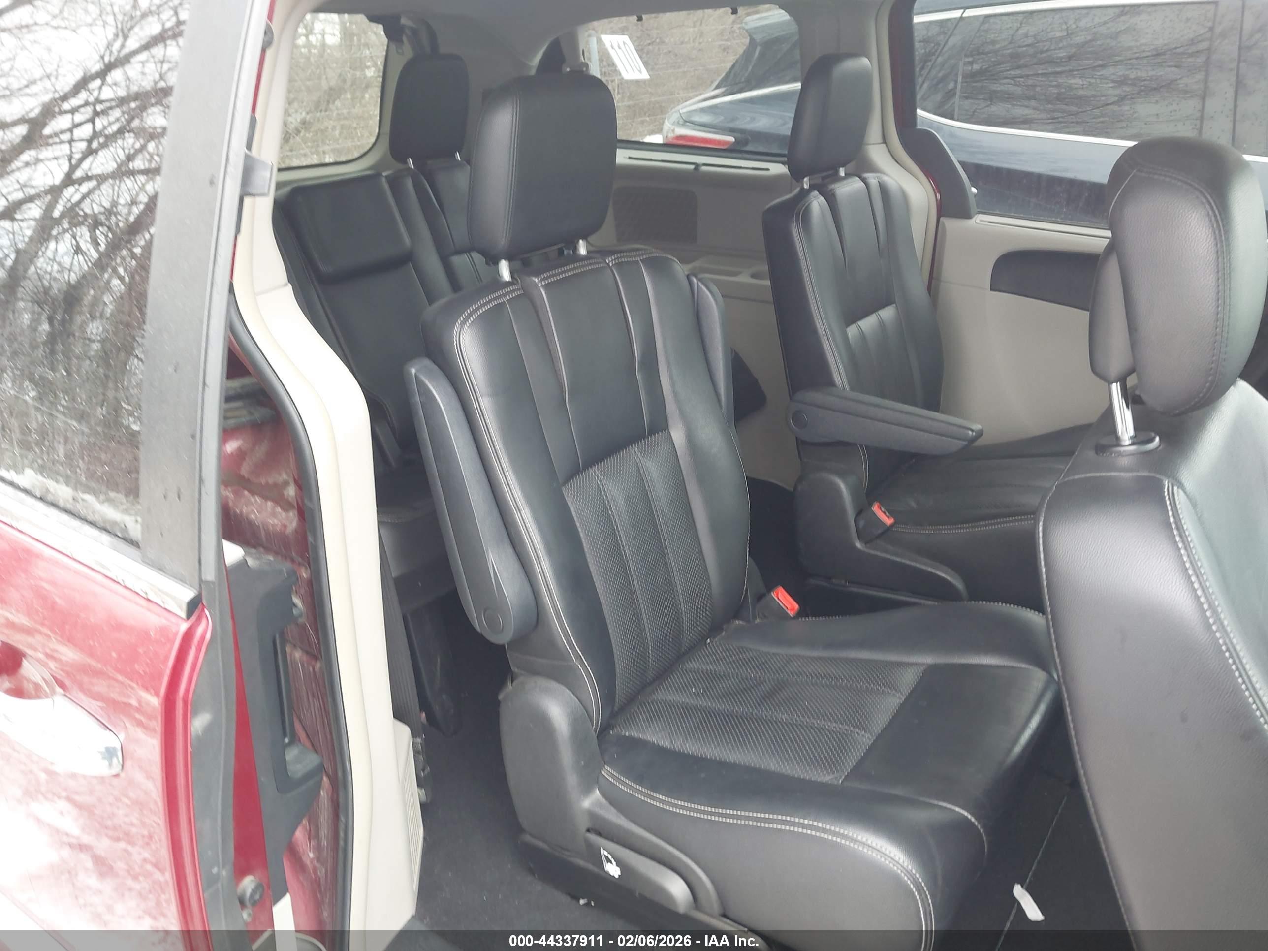 CHRYSLER TOWN image 8