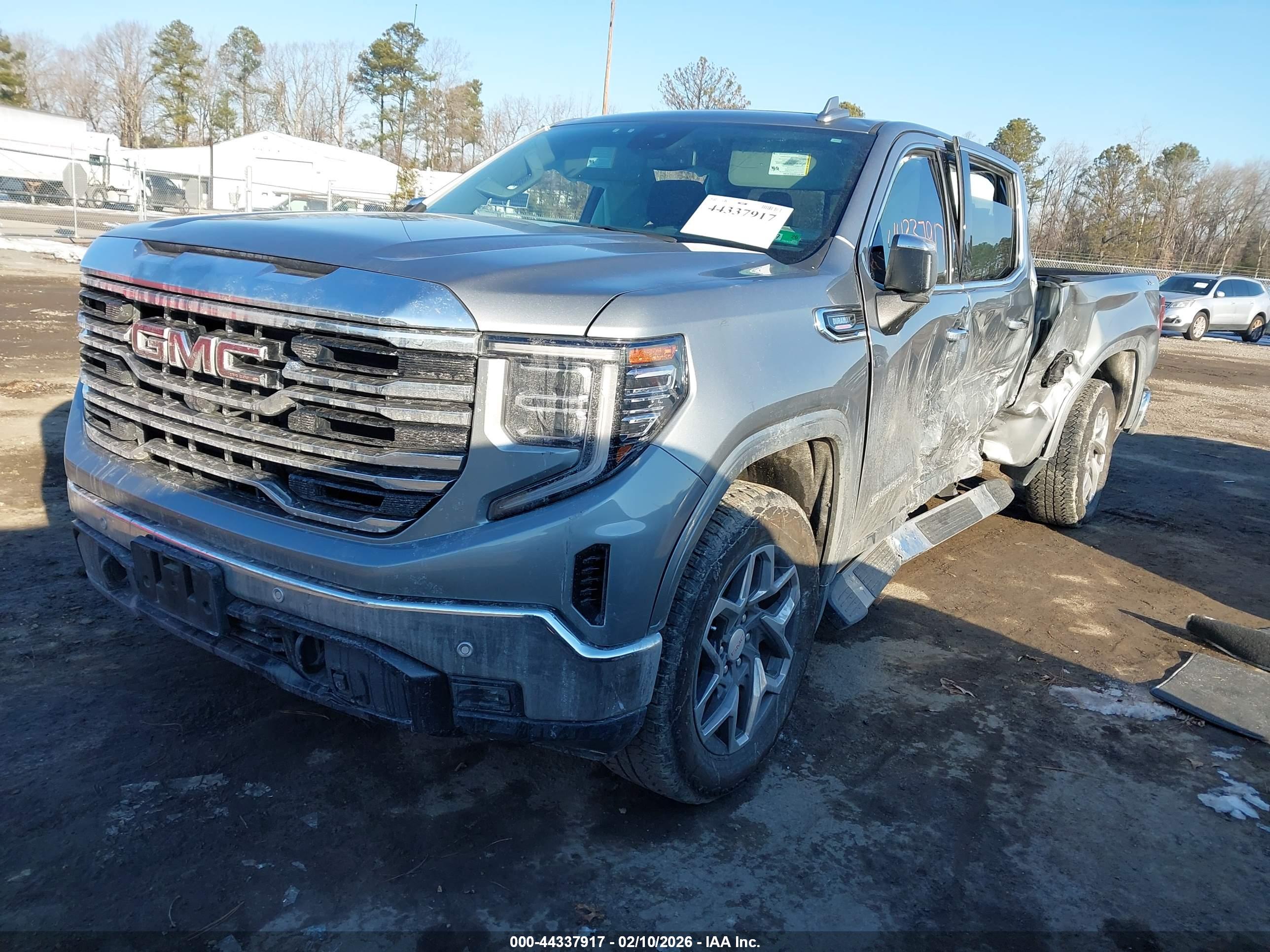 GMC SIERRA image 2