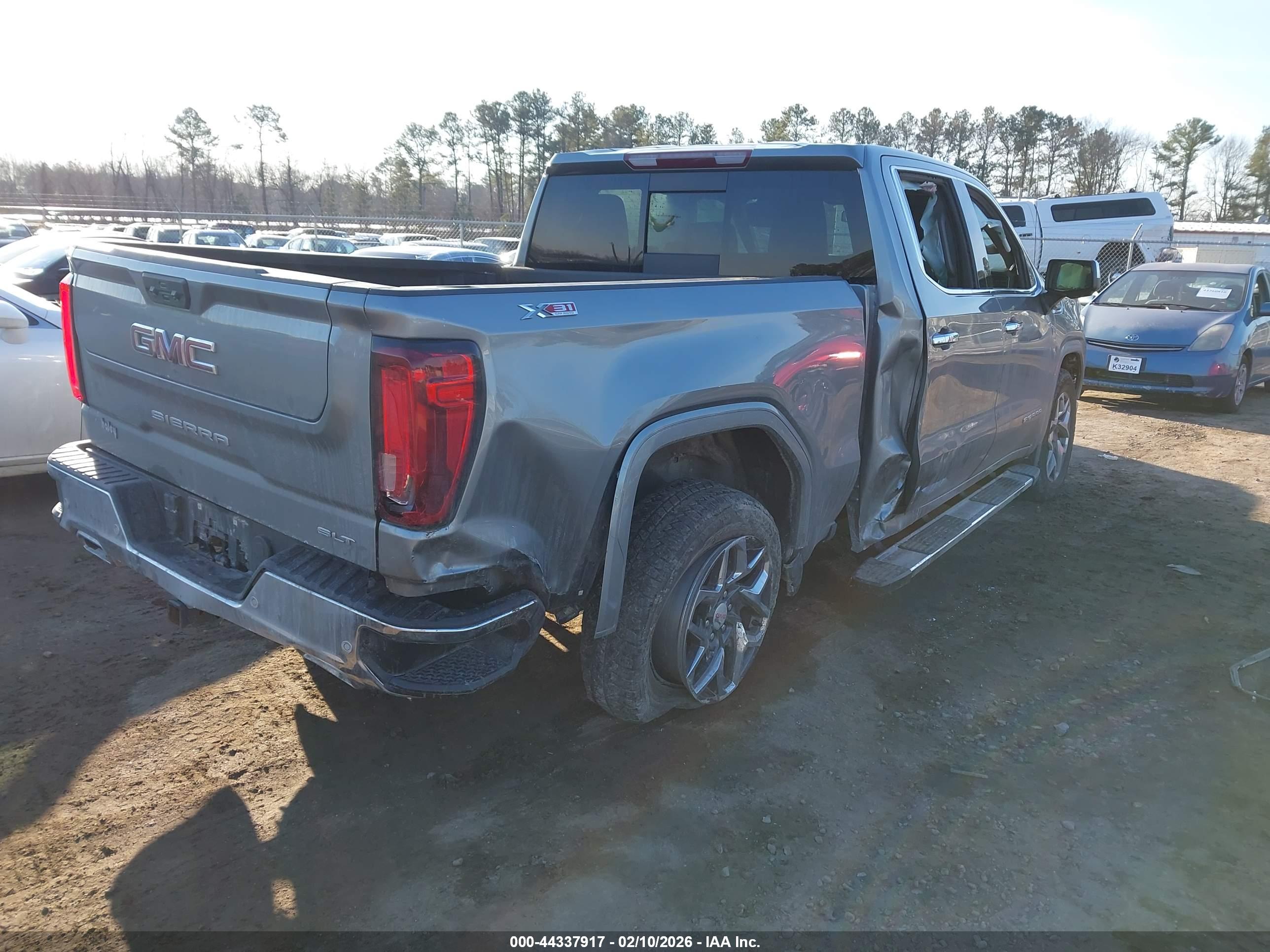 GMC SIERRA image 4