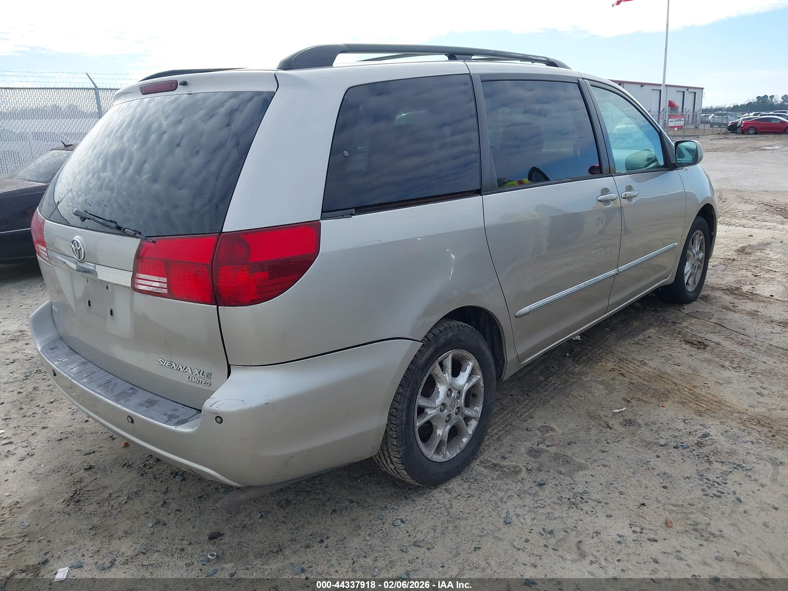 TOYOTA SIENNA image 4