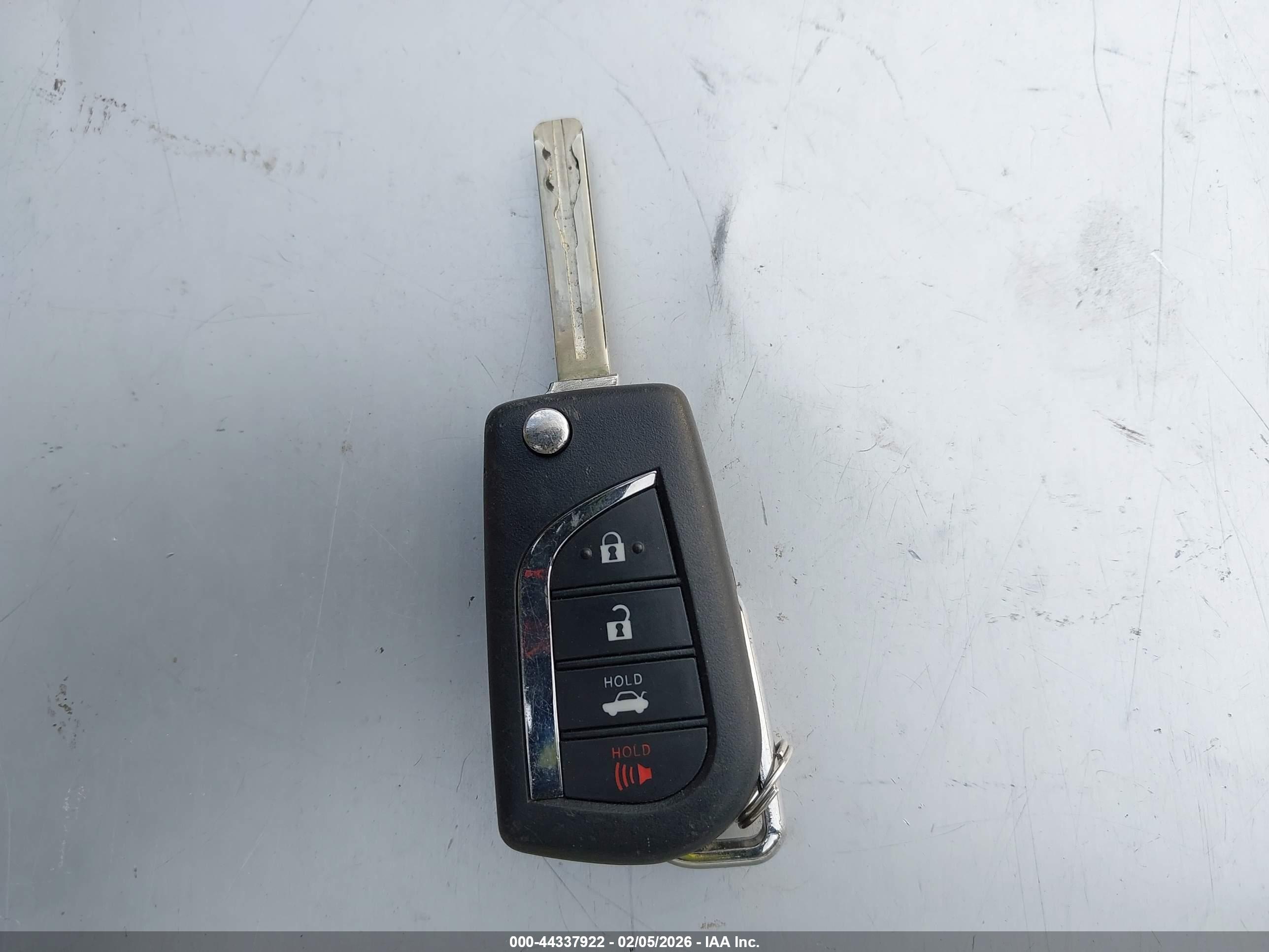 TOYOTA CAMRY image 11