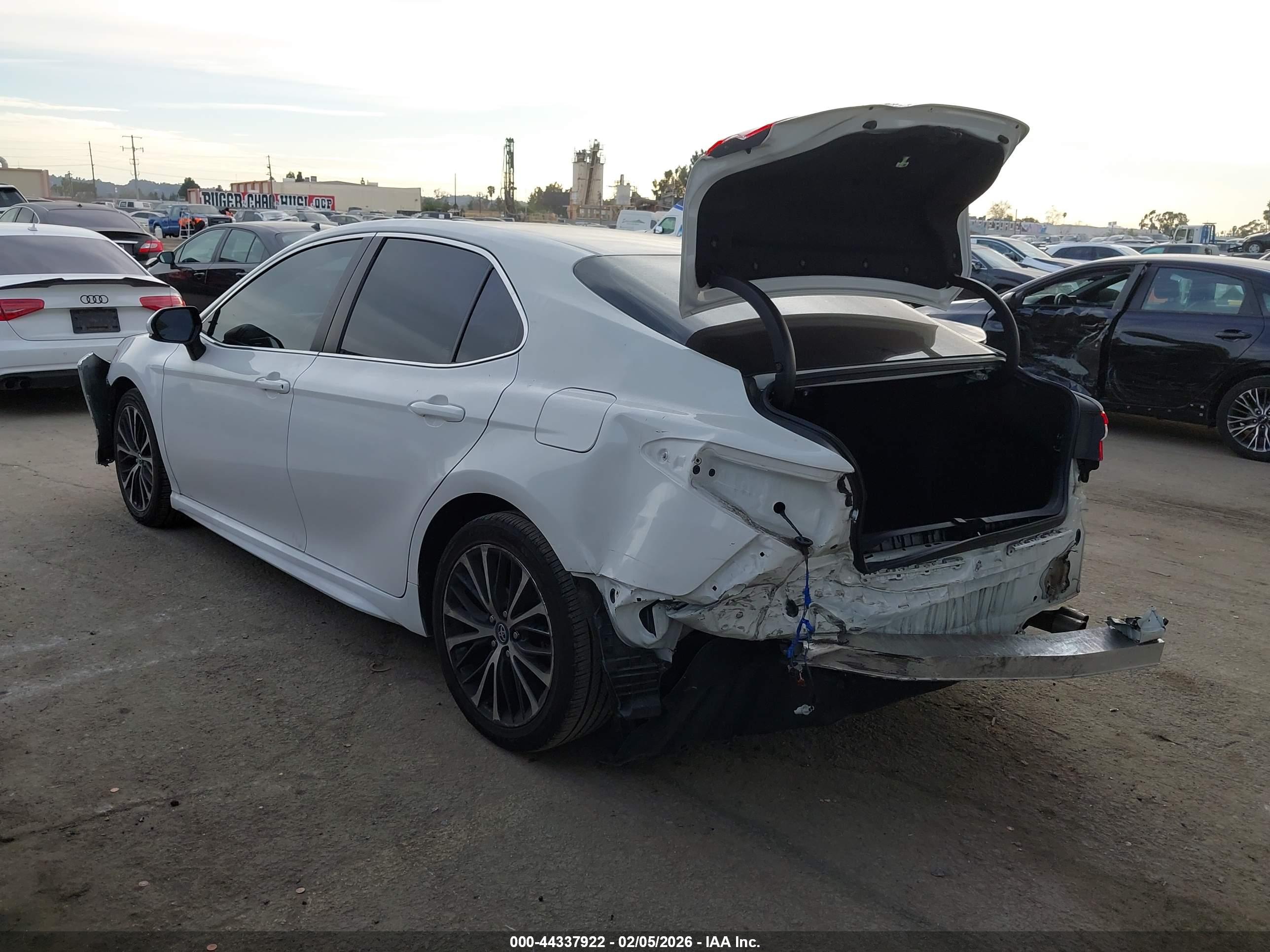 TOYOTA CAMRY image 3