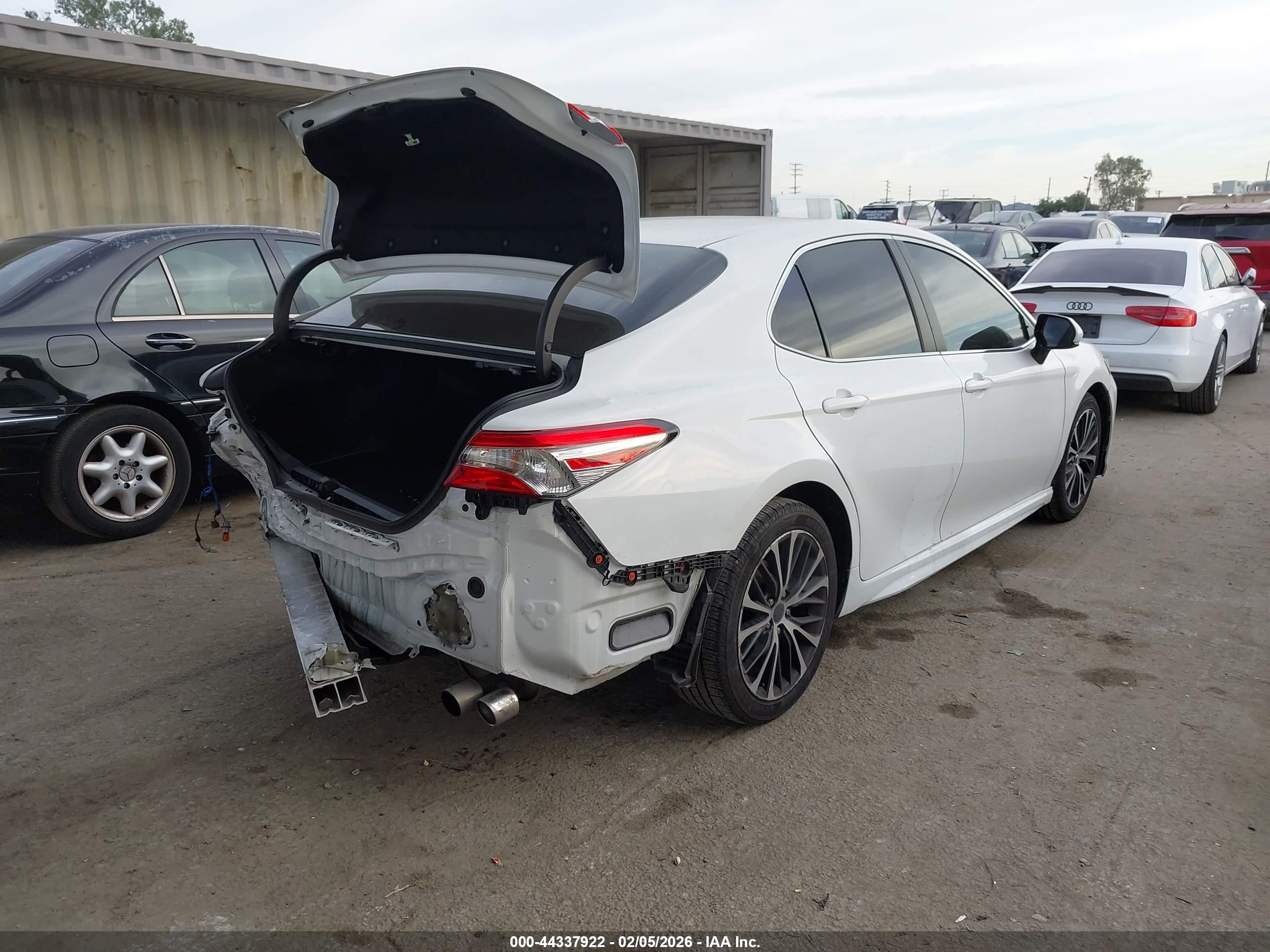 TOYOTA CAMRY image 4
