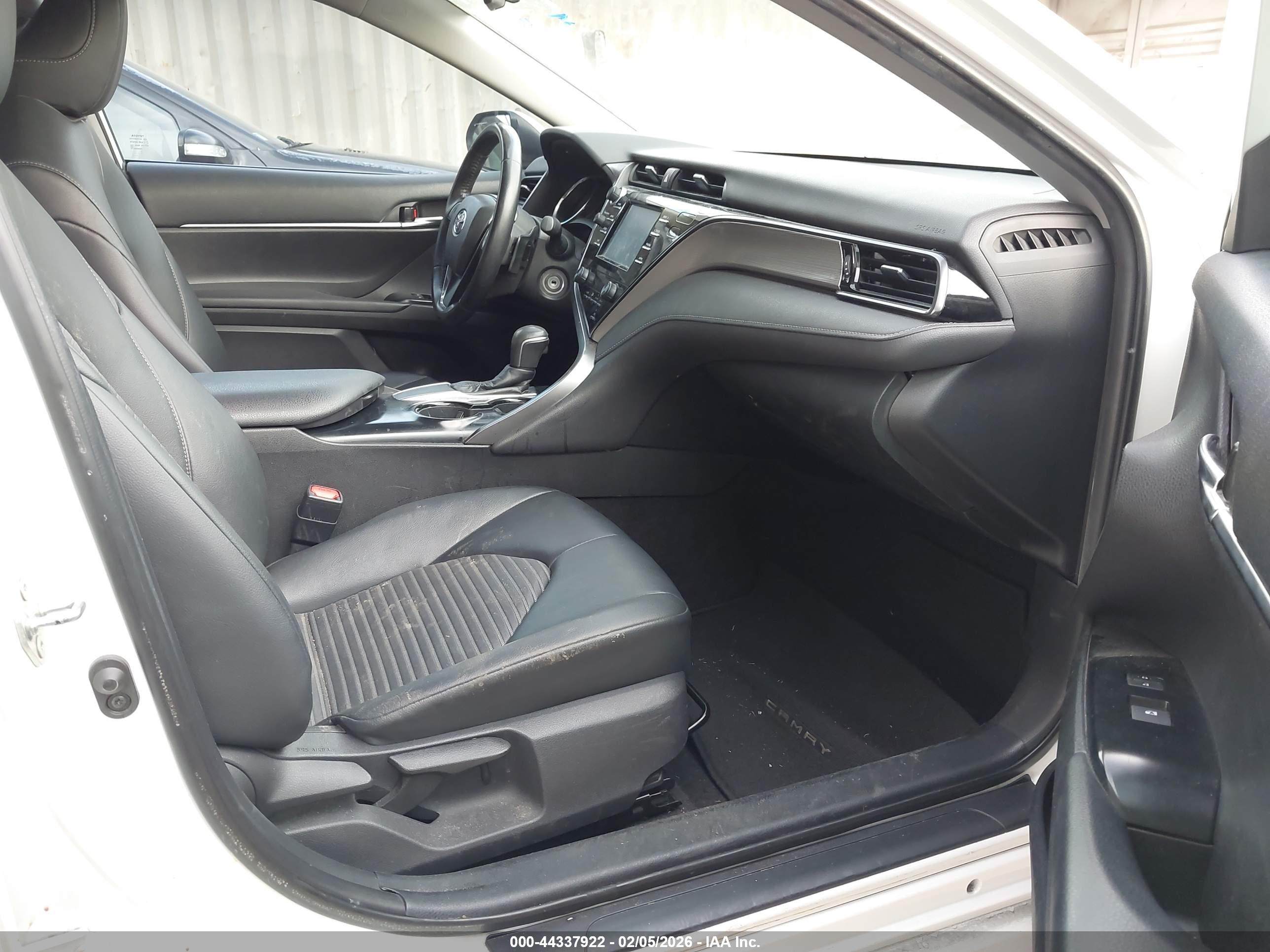 TOYOTA CAMRY image 5