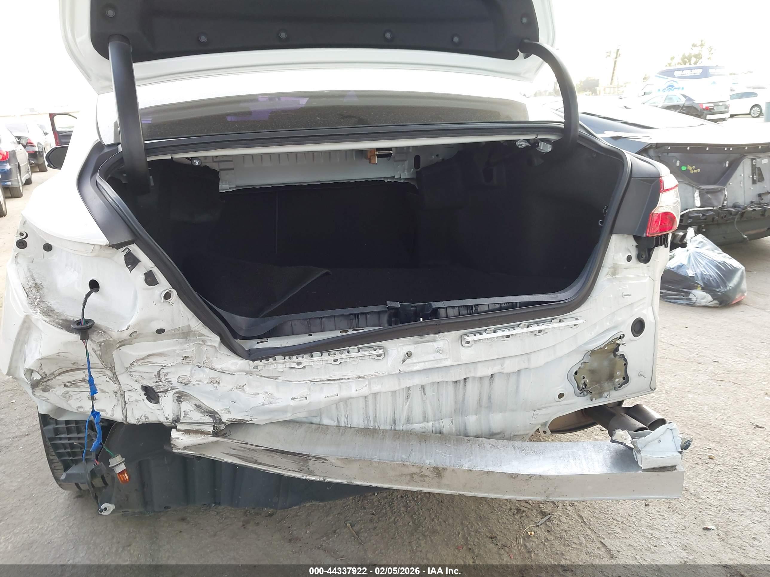 TOYOTA CAMRY image 6