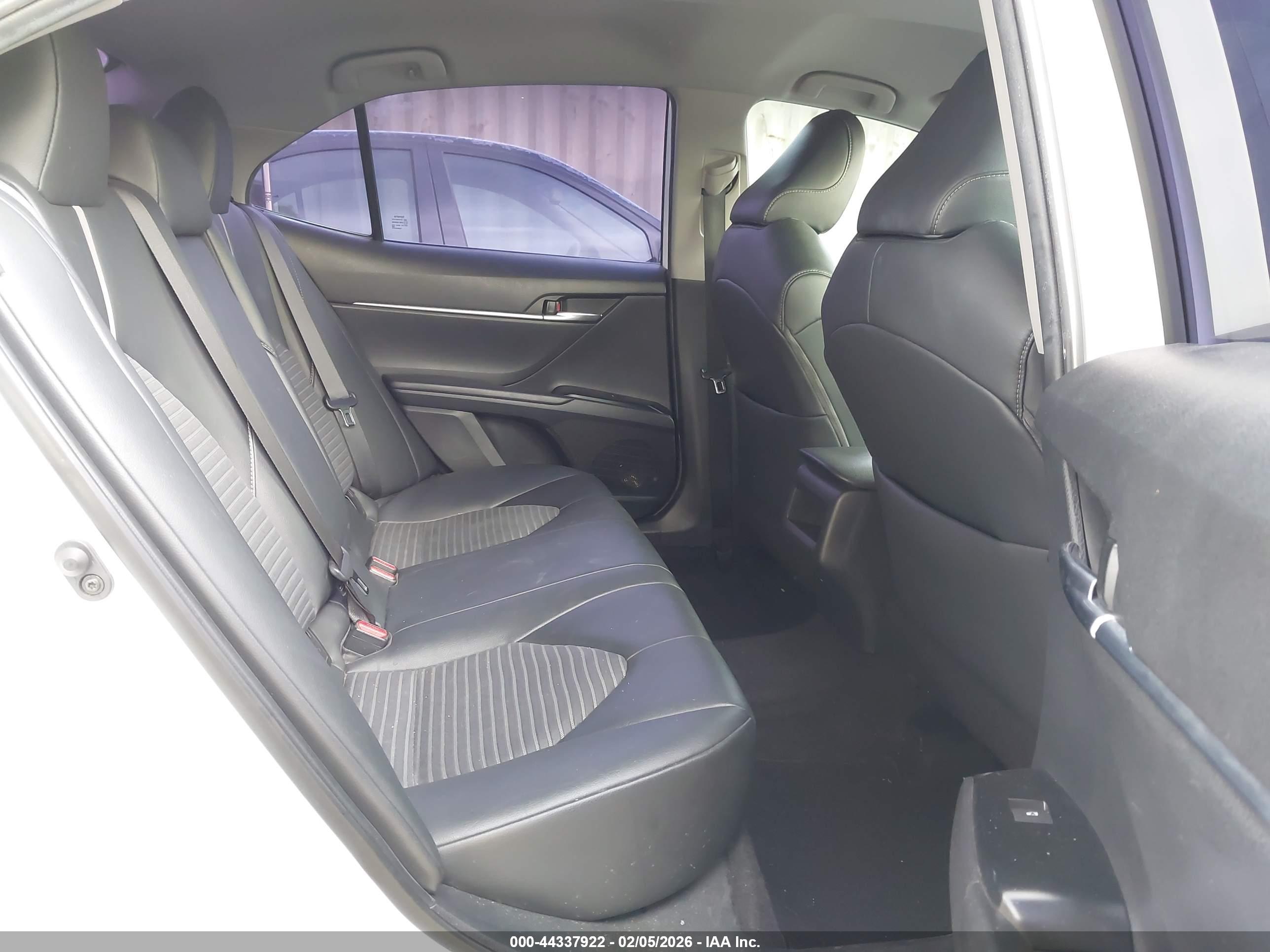 TOYOTA CAMRY image 8