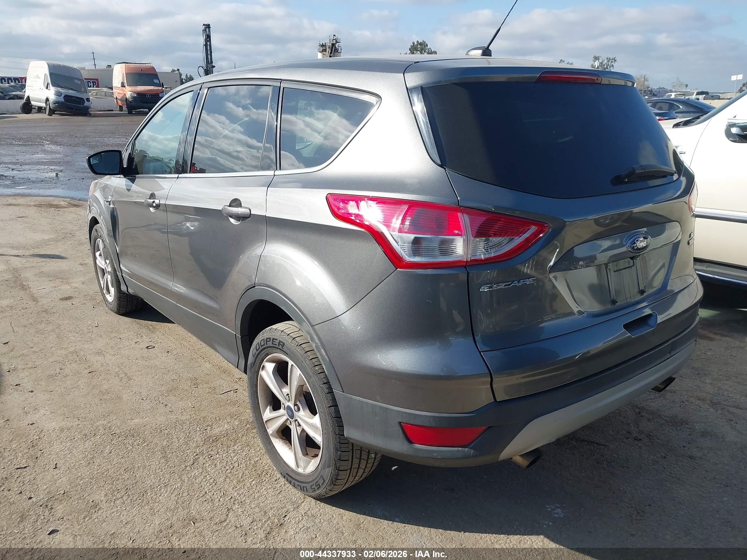 FORD ESCAPE image 3