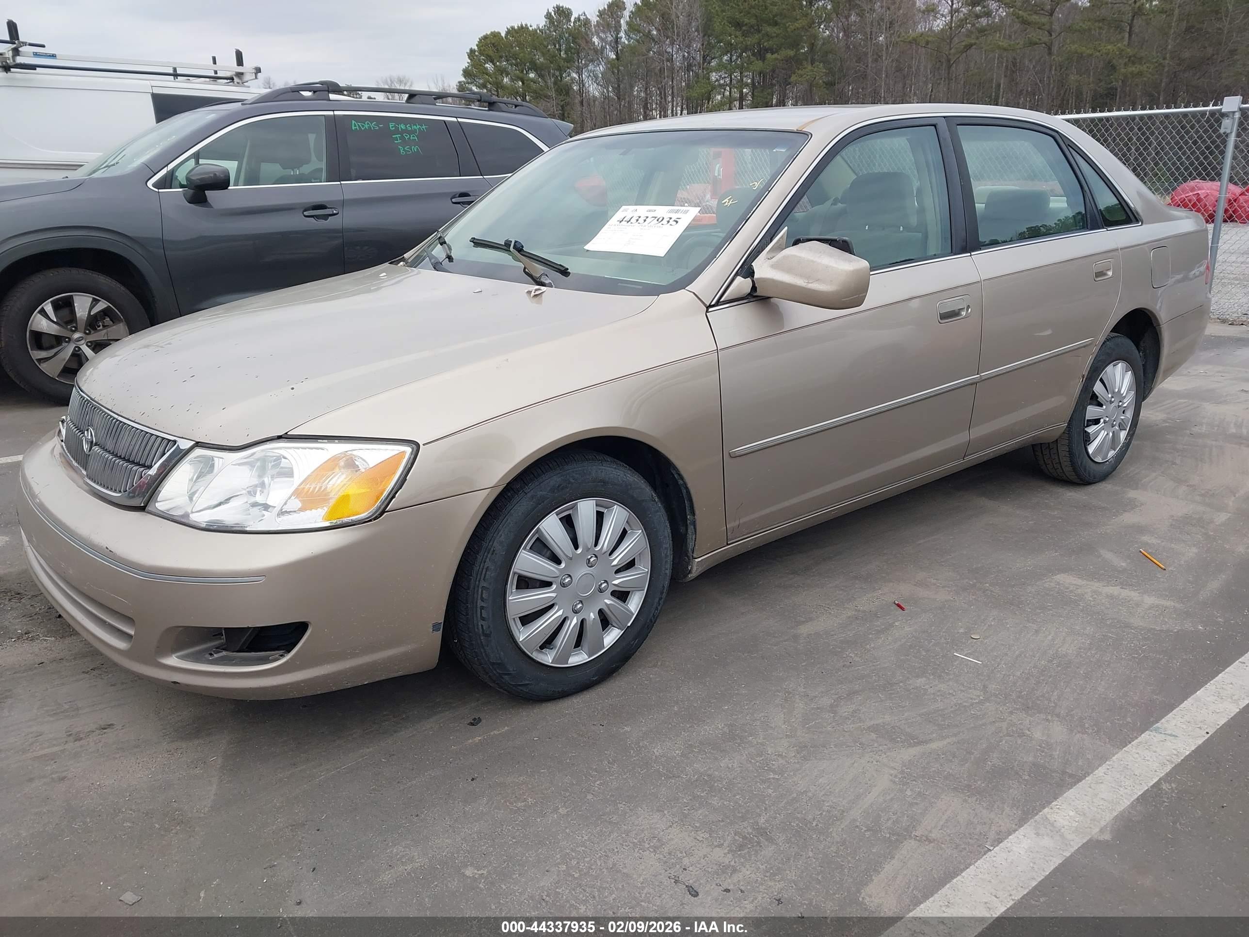 TOYOTA AVALON image 2