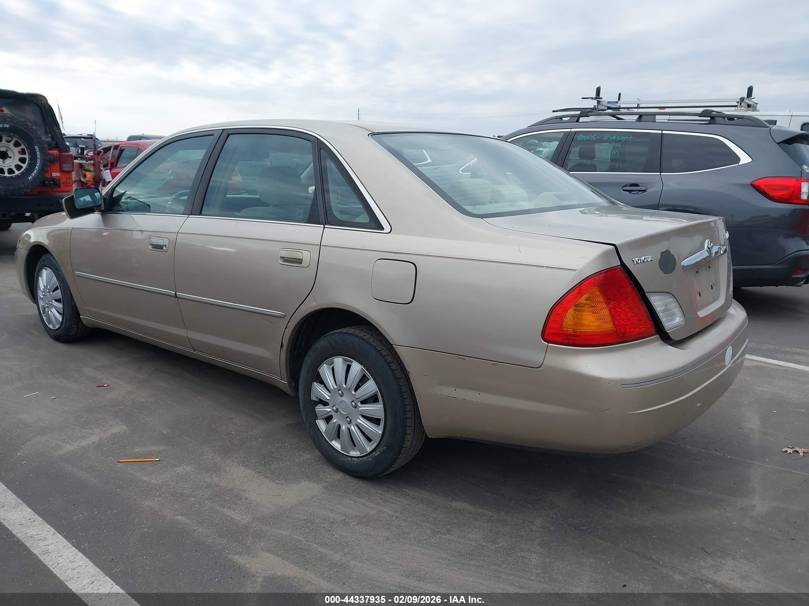 TOYOTA AVALON image 3