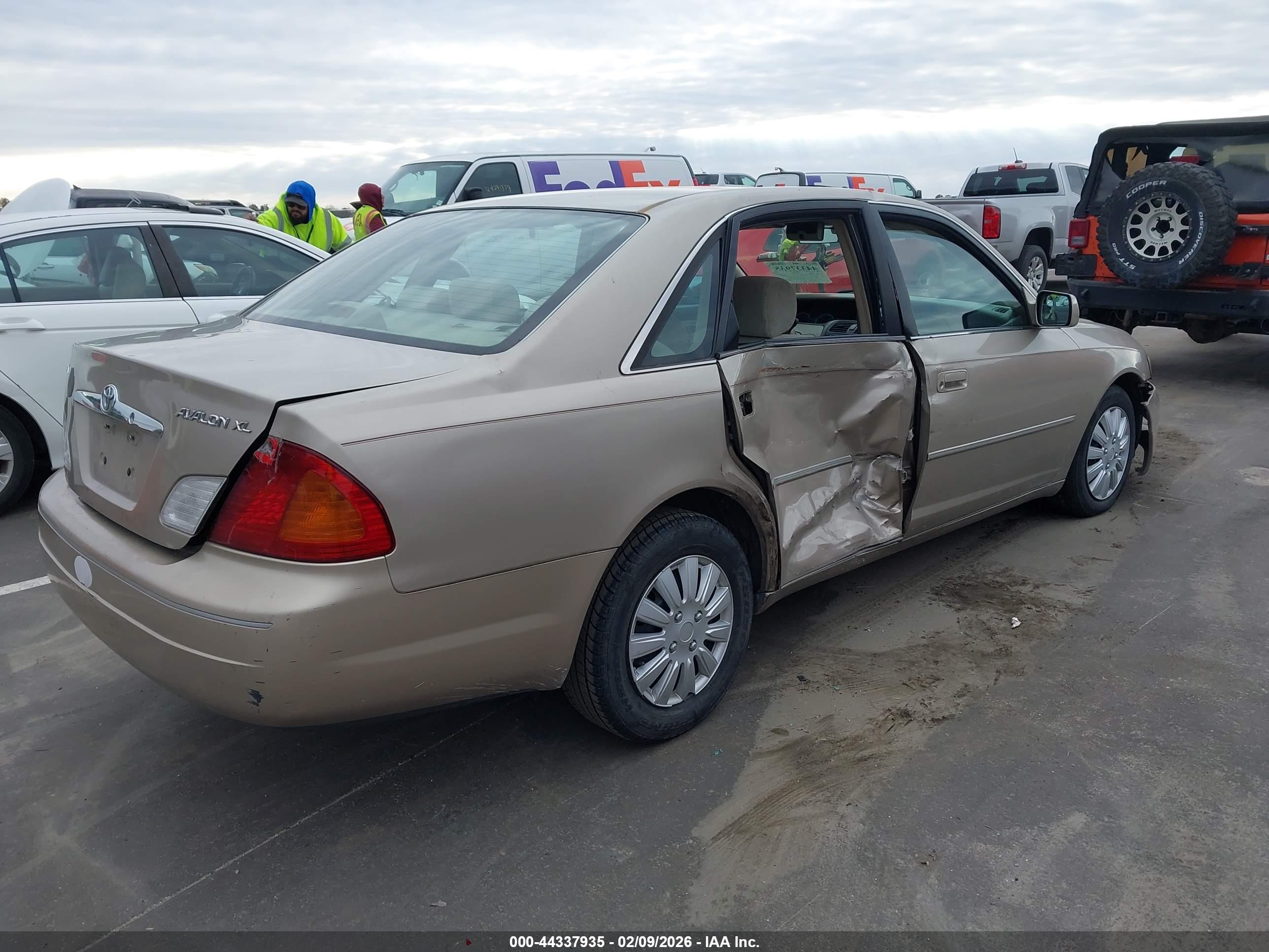 TOYOTA AVALON image 4