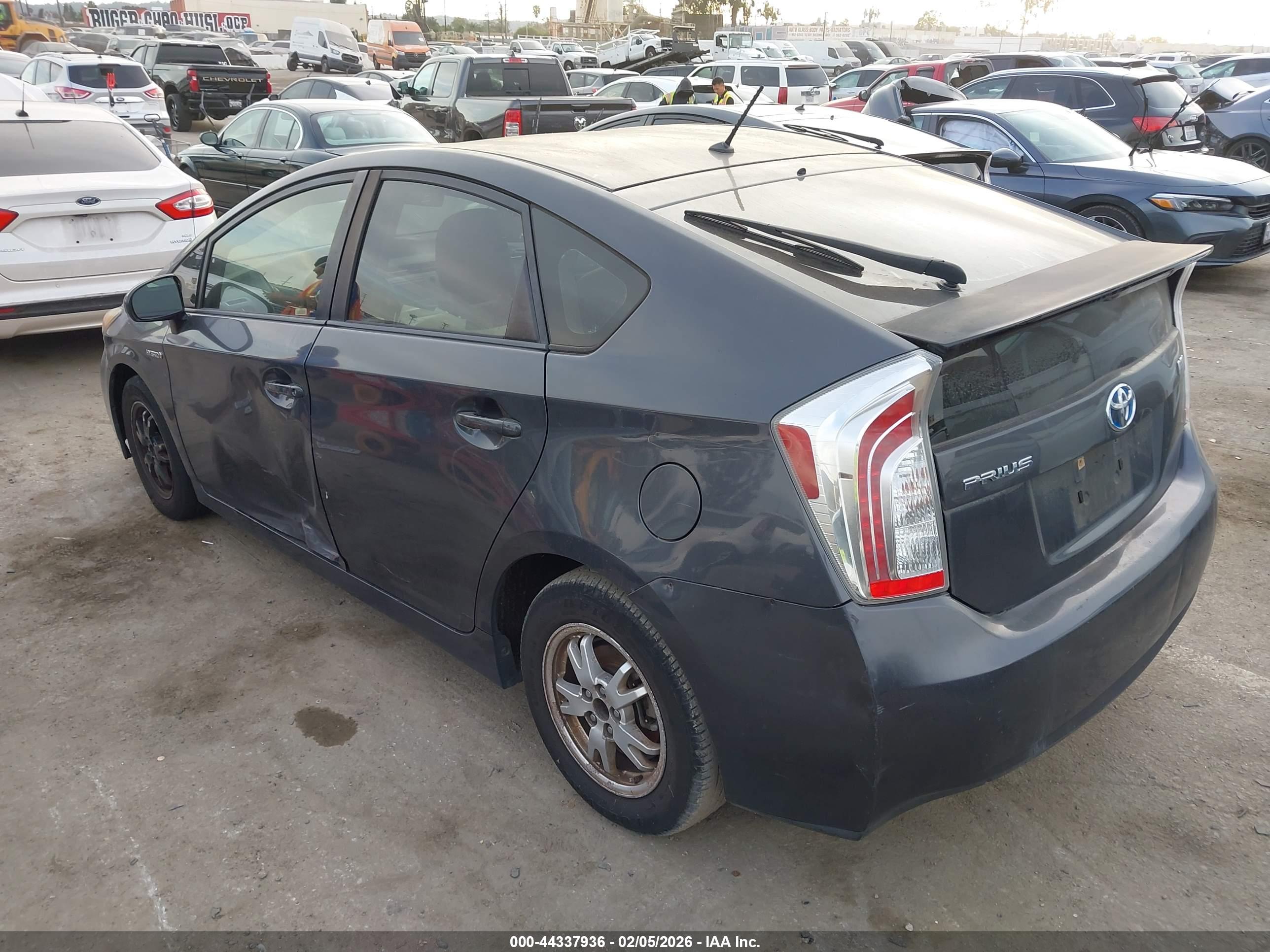 TOYOTA PRIUS image 3
