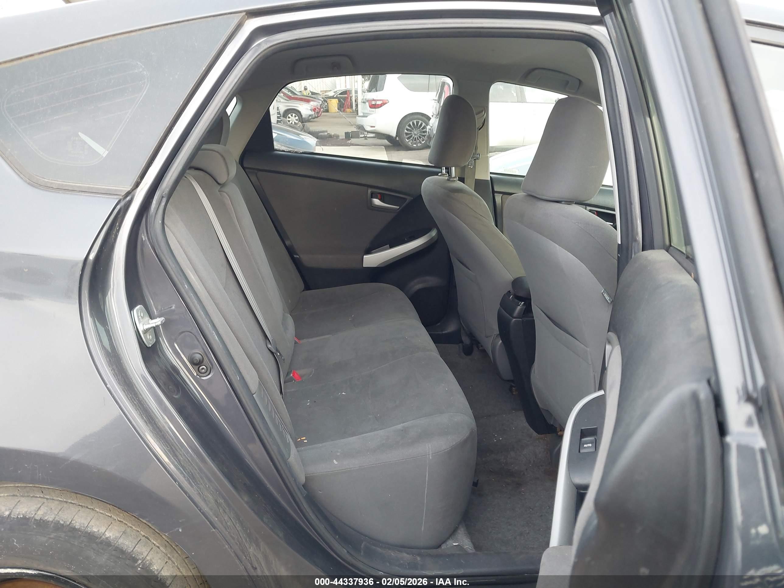 TOYOTA PRIUS image 8