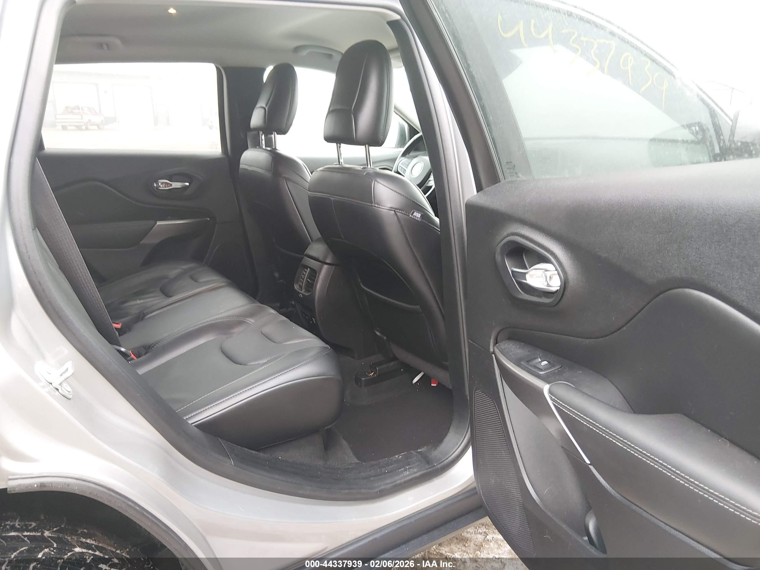 JEEP CHEROKEE image 8