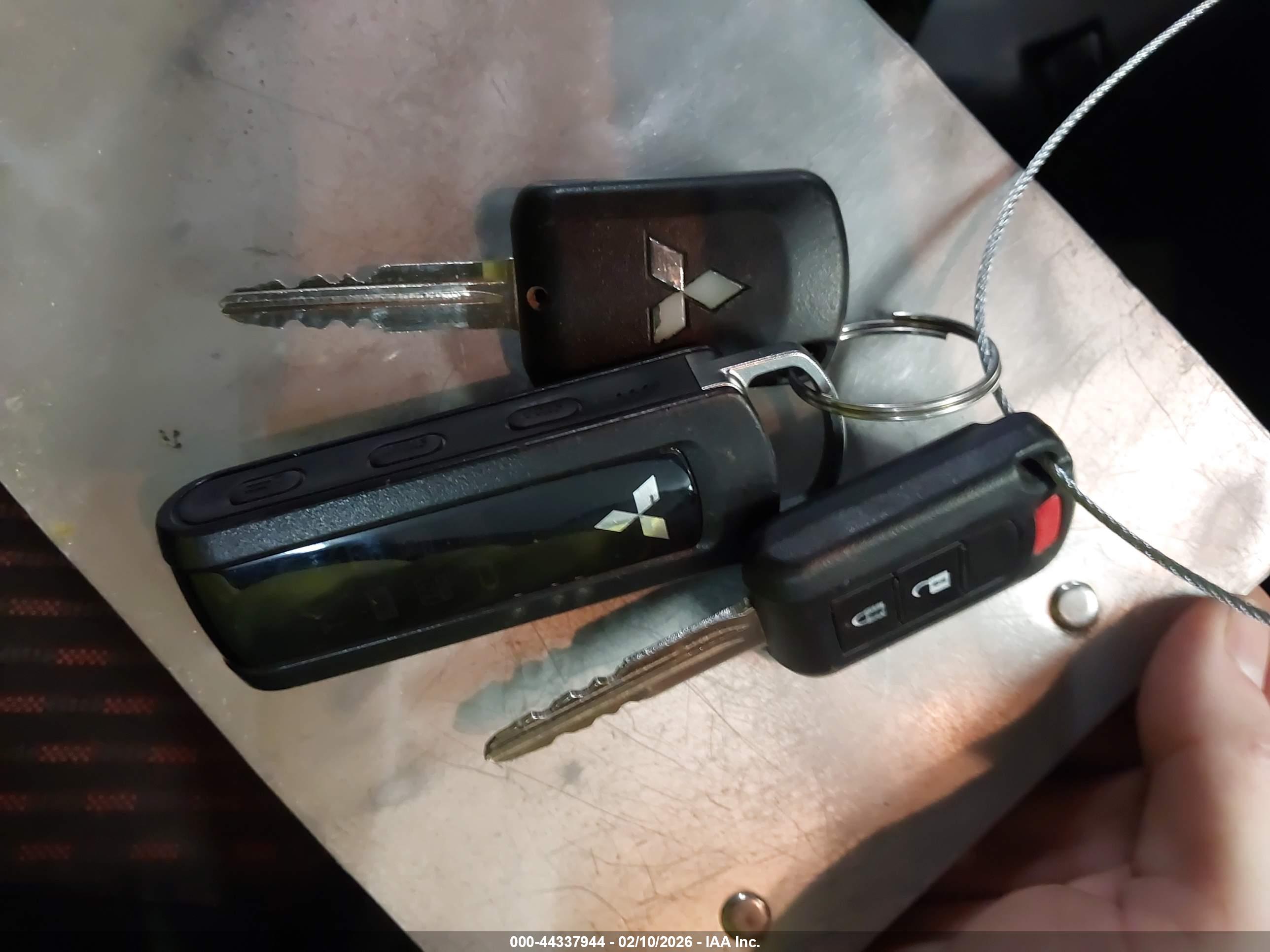 MITSUBISHI OUTLANDER image 11
