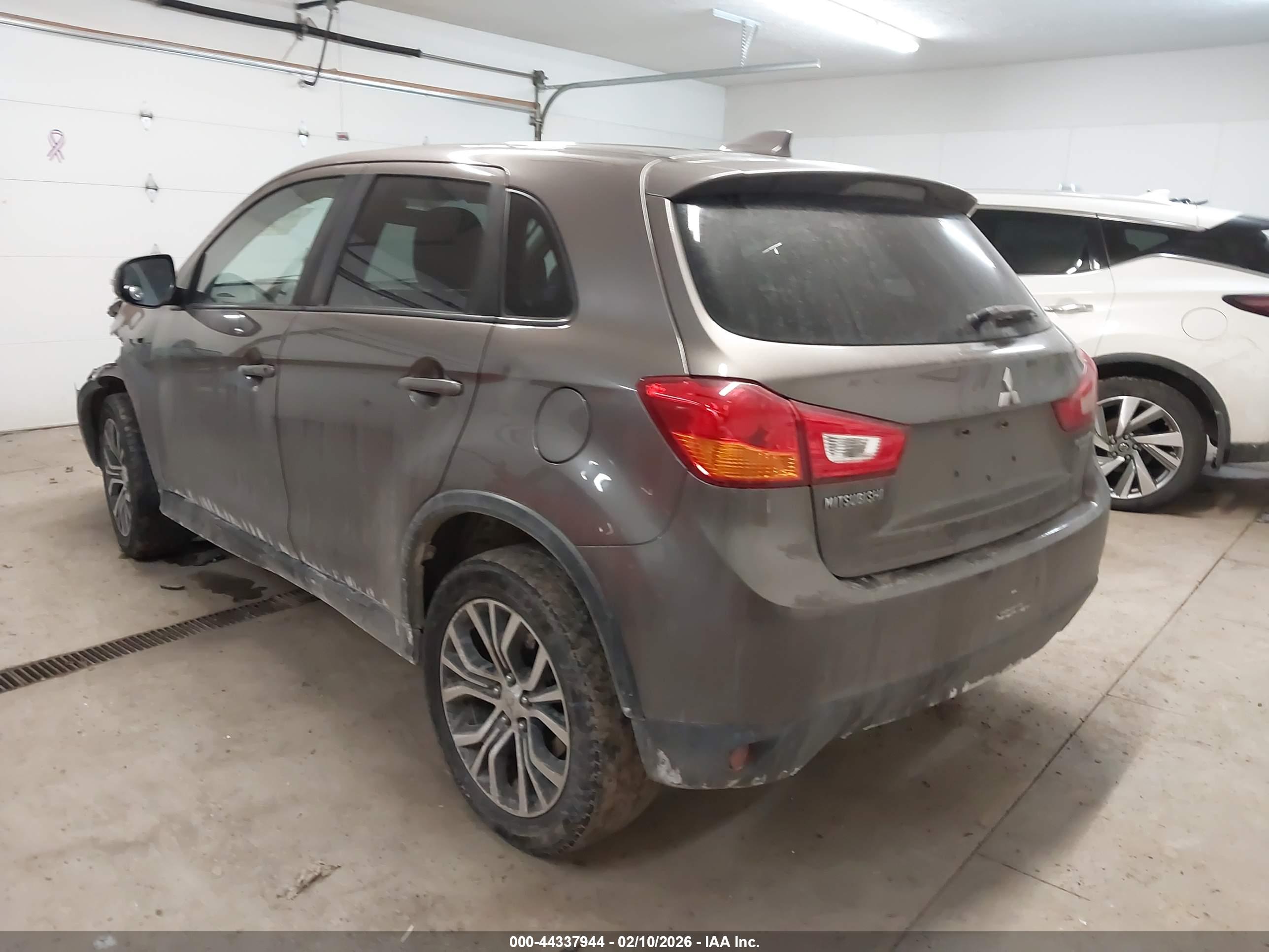 MITSUBISHI OUTLANDER image 3