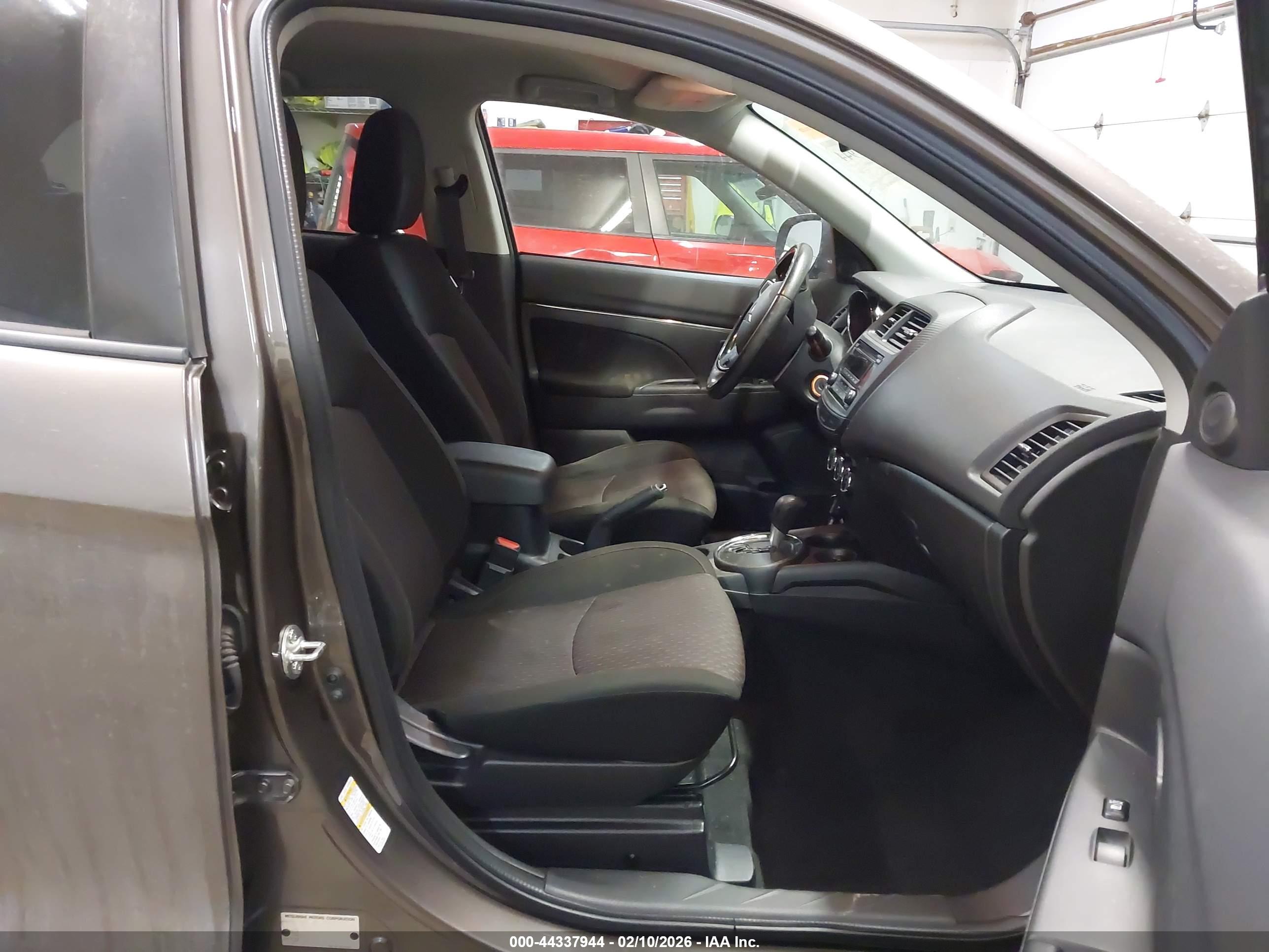 MITSUBISHI OUTLANDER image 5