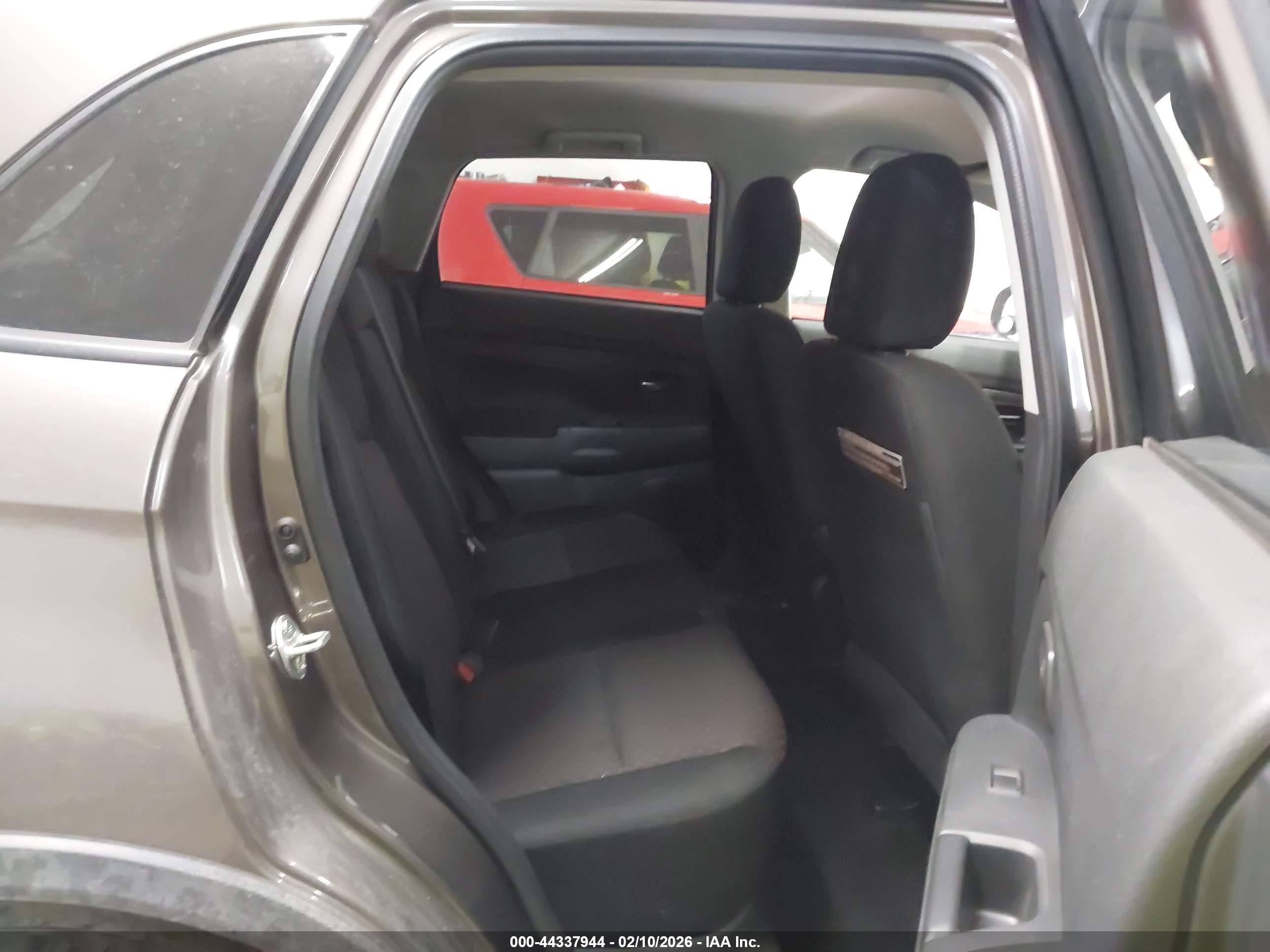 MITSUBISHI OUTLANDER image 8