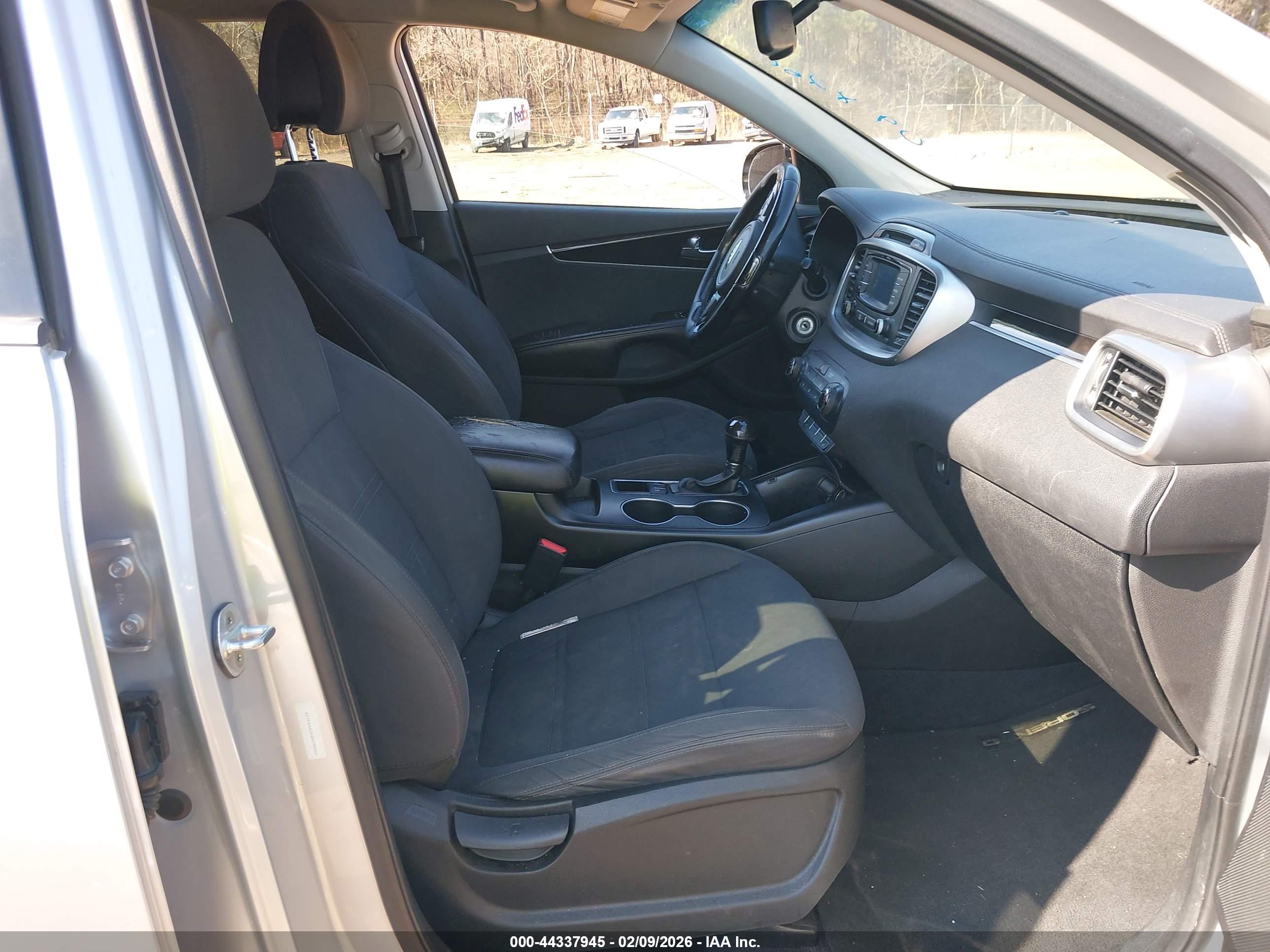 KIA SORENTO image 5