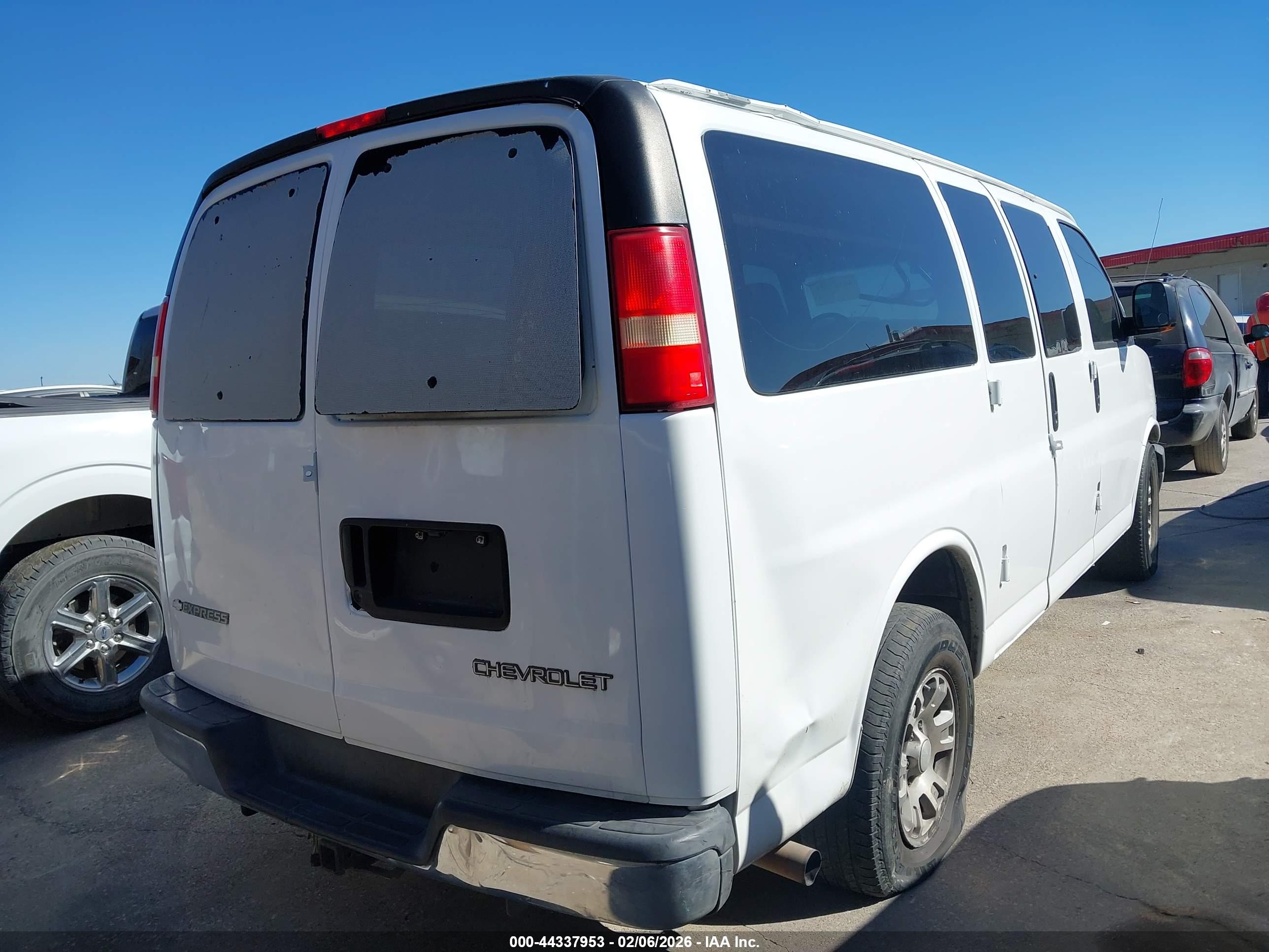 CHEVROLET EXPRESS image 4