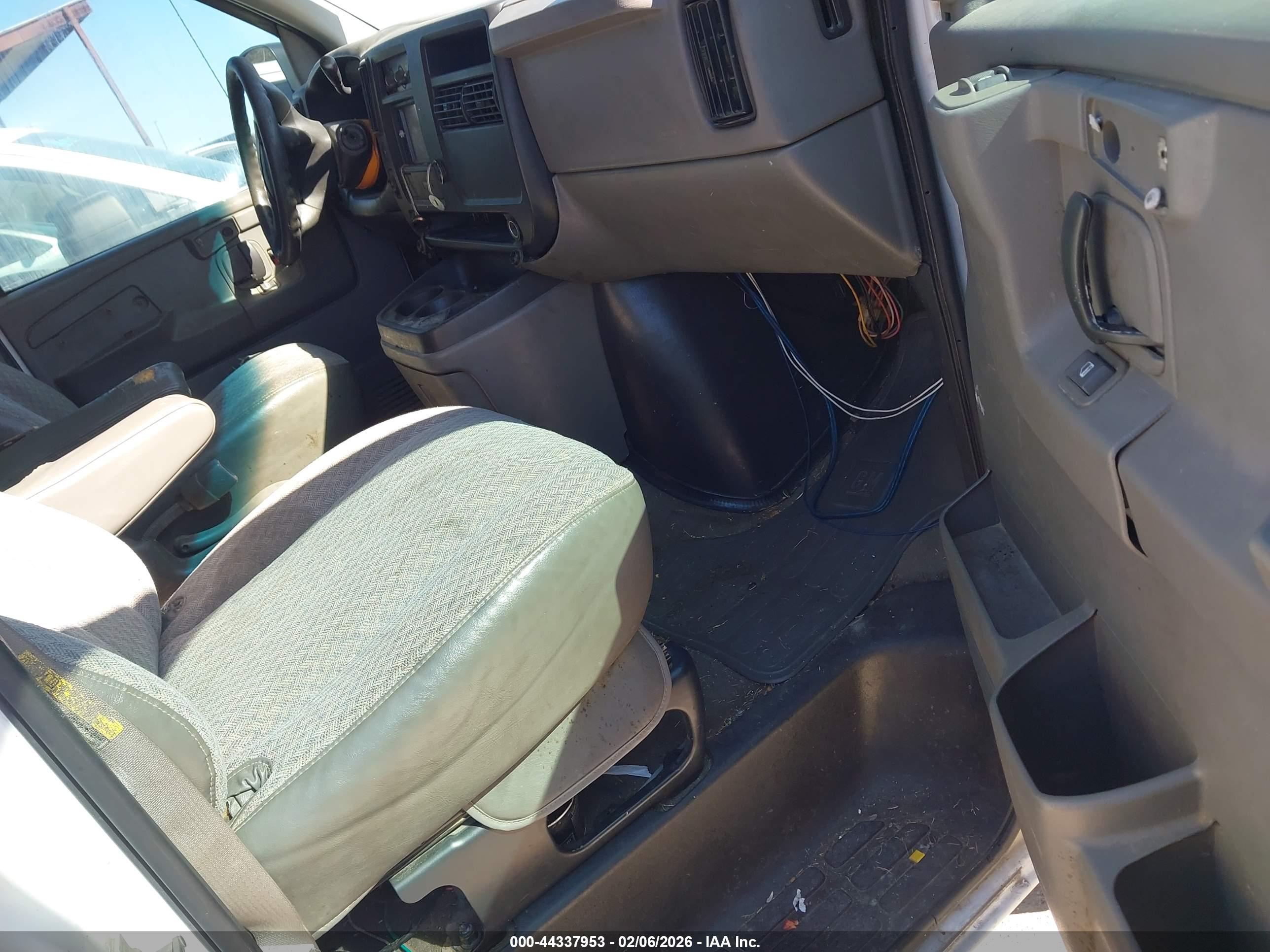 CHEVROLET EXPRESS image 5