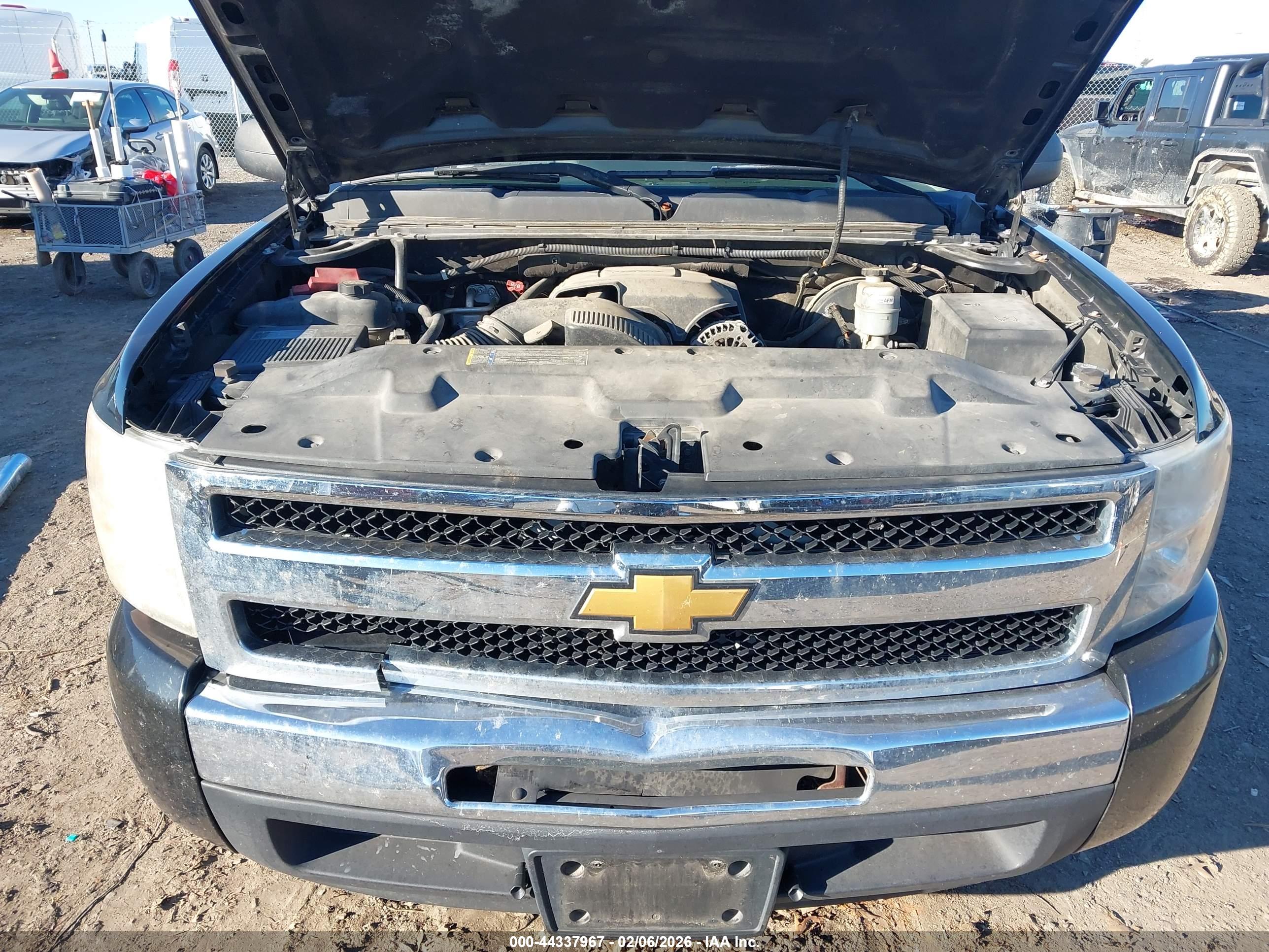 CHEVROLET SILVERADO image 10