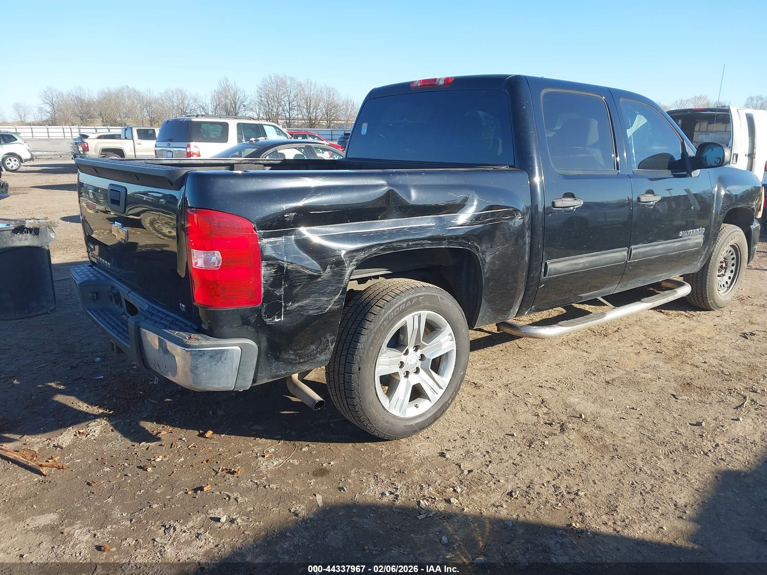 CHEVROLET SILVERADO image 4