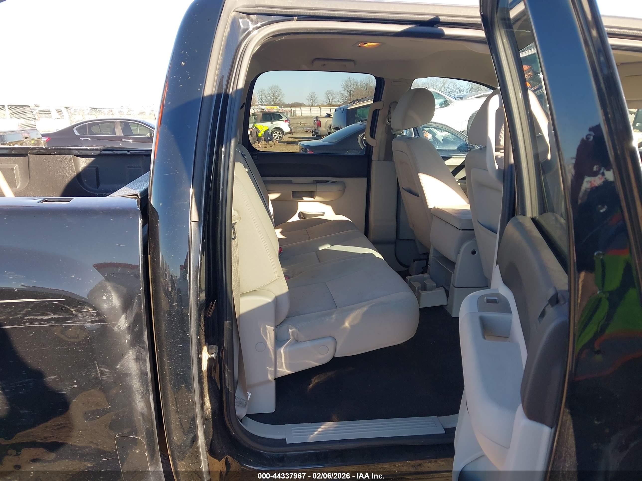 CHEVROLET SILVERADO image 8