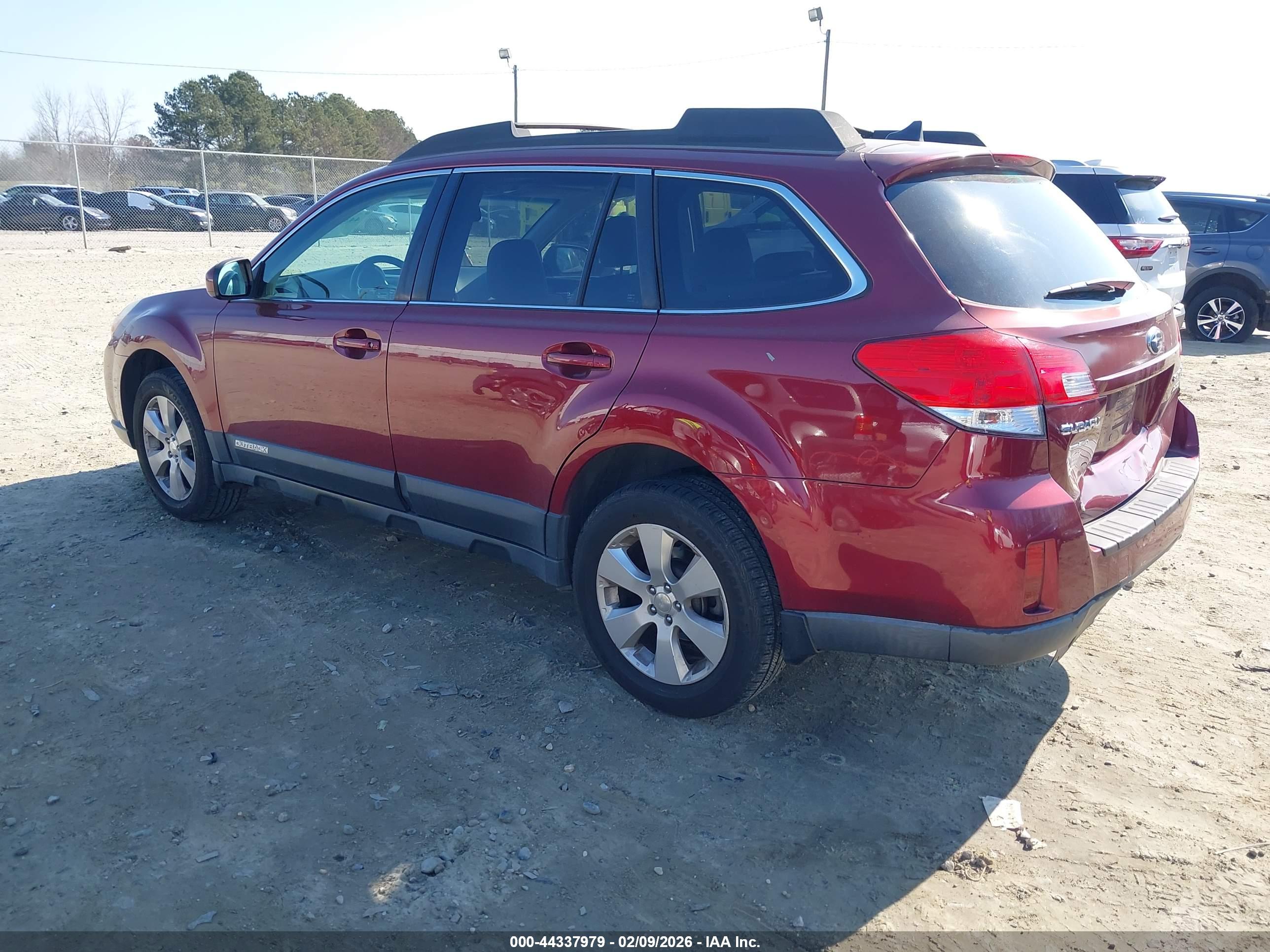 SUBARU OUTBACK image 3