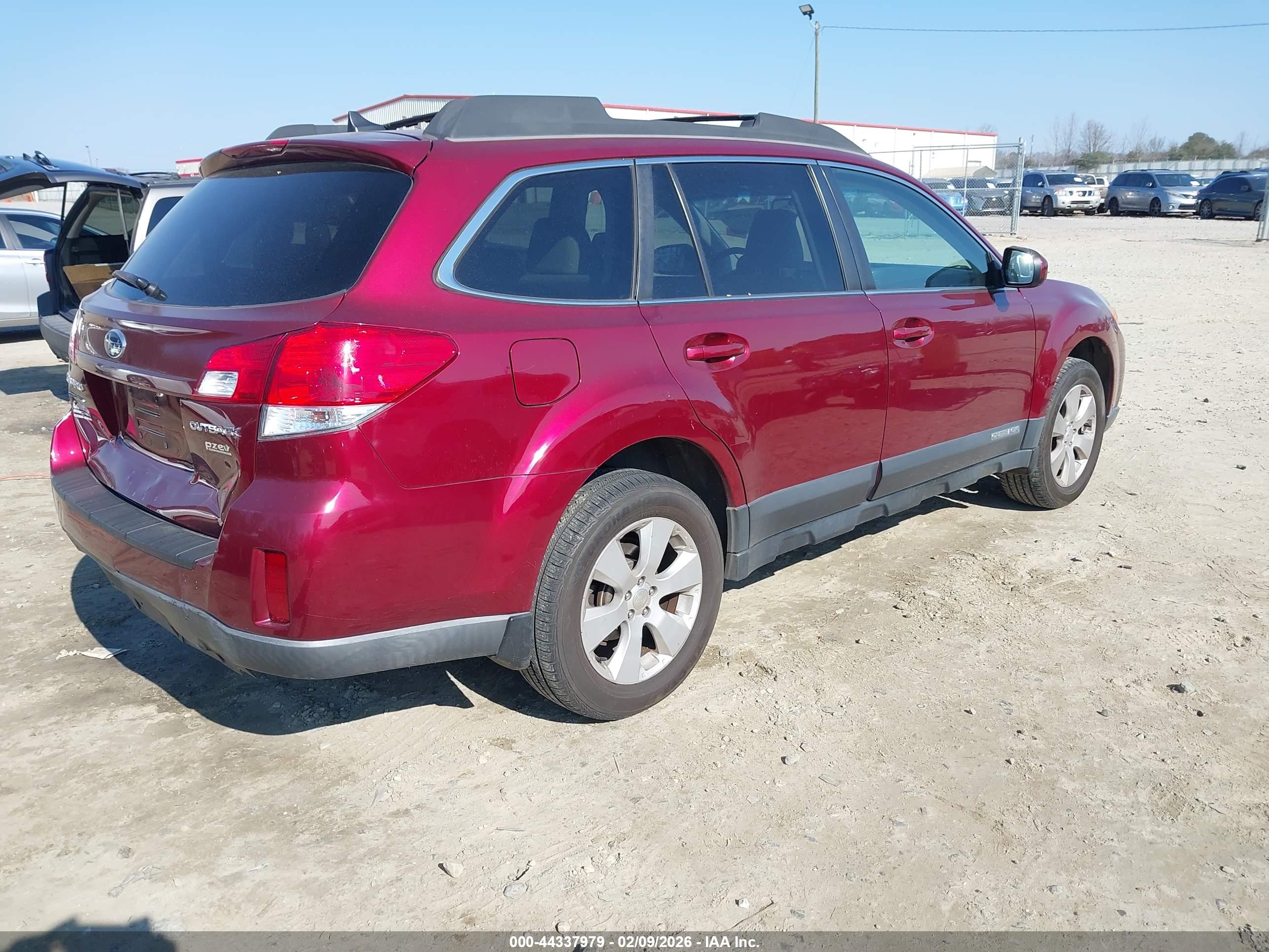 SUBARU OUTBACK image 4