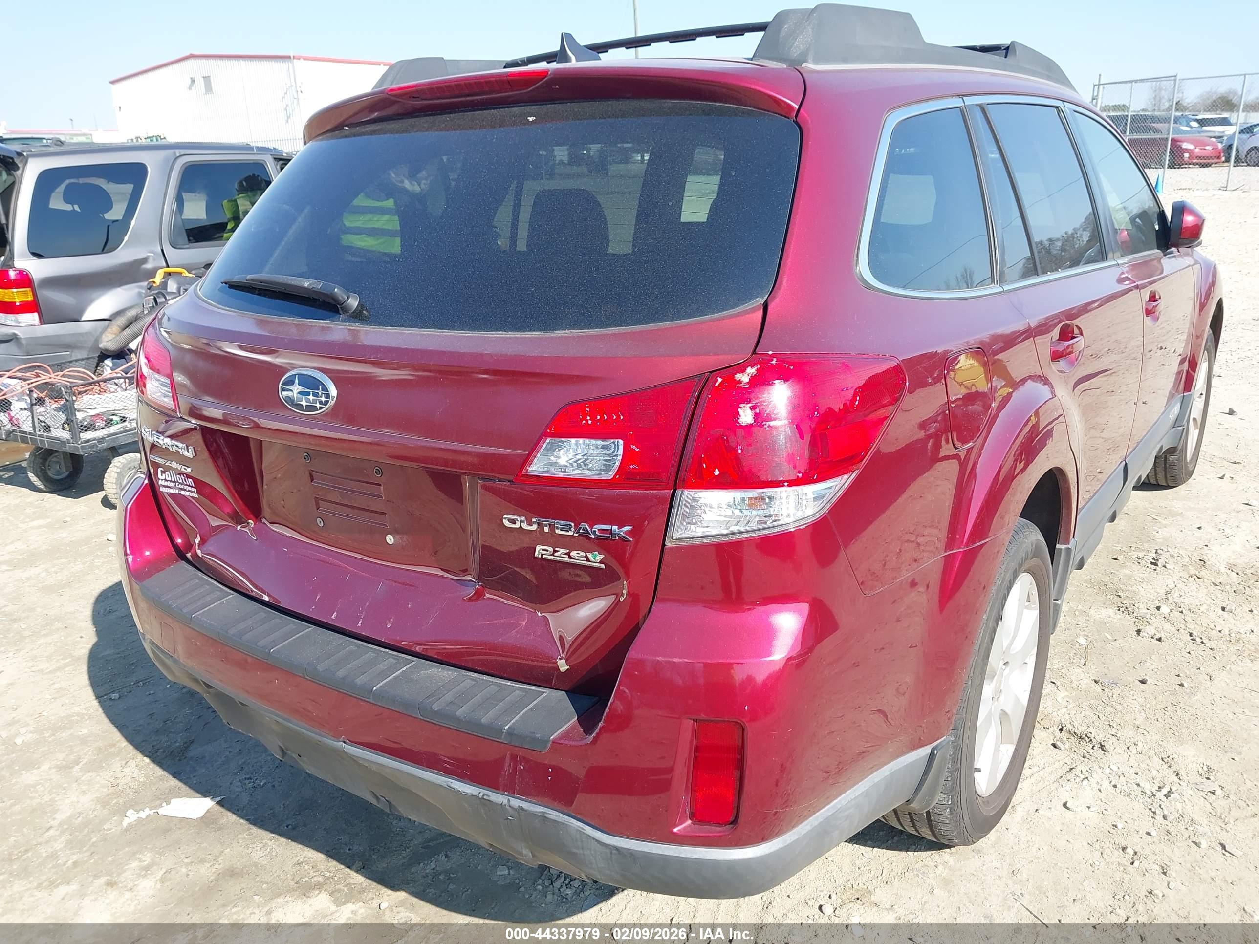 SUBARU OUTBACK image 6