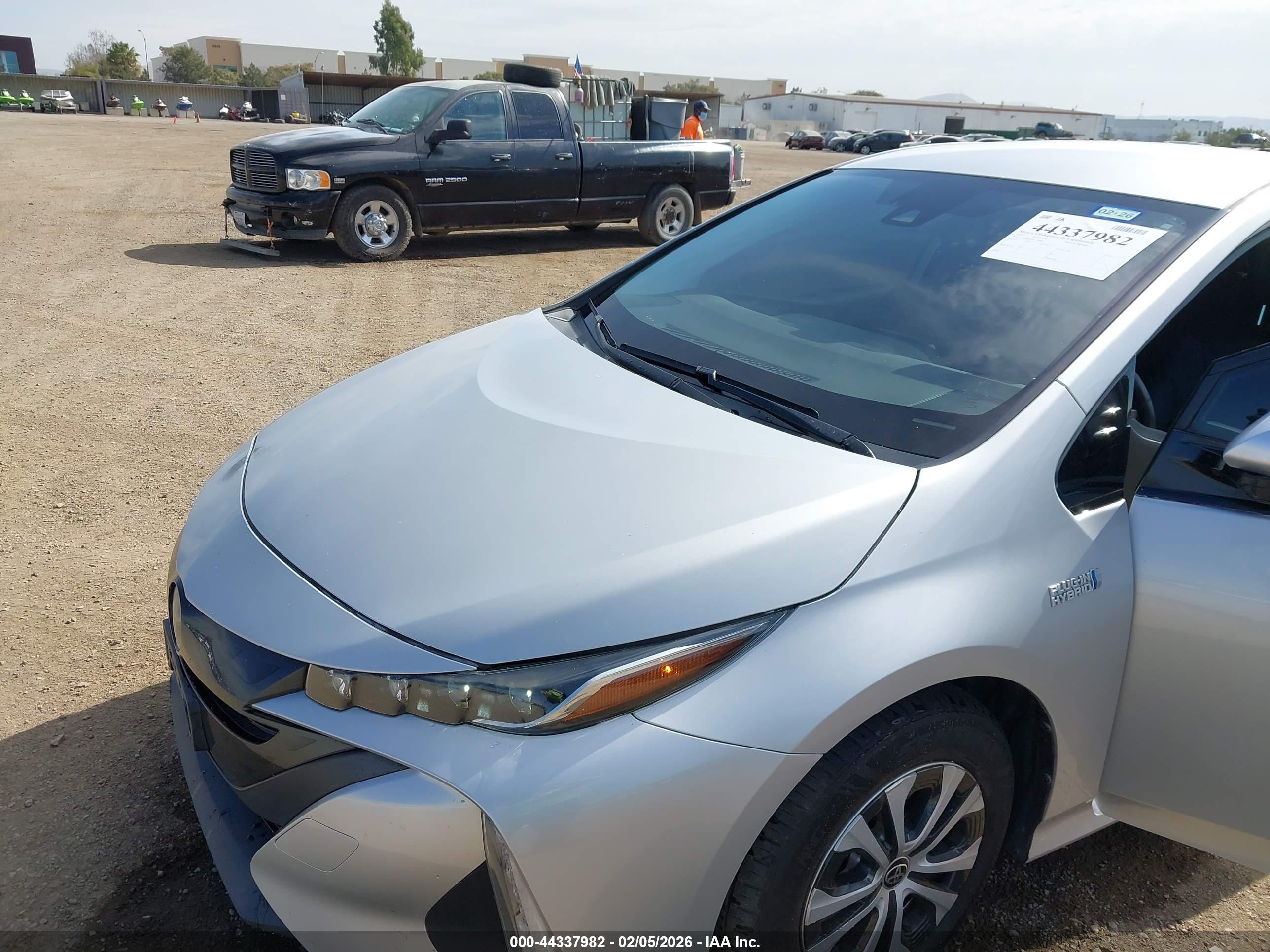 TOYOTA PRIUS image 6