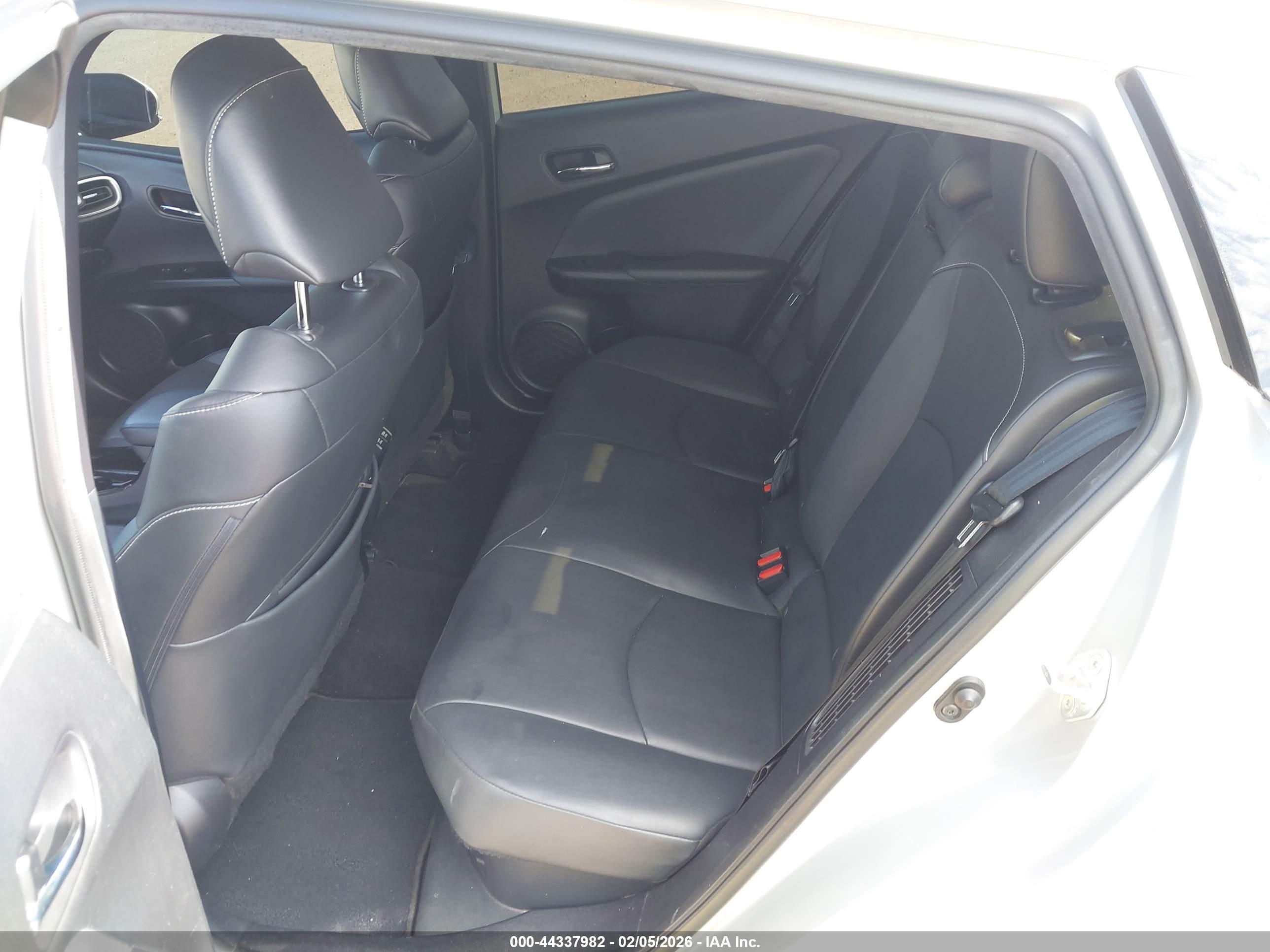 TOYOTA PRIUS image 8