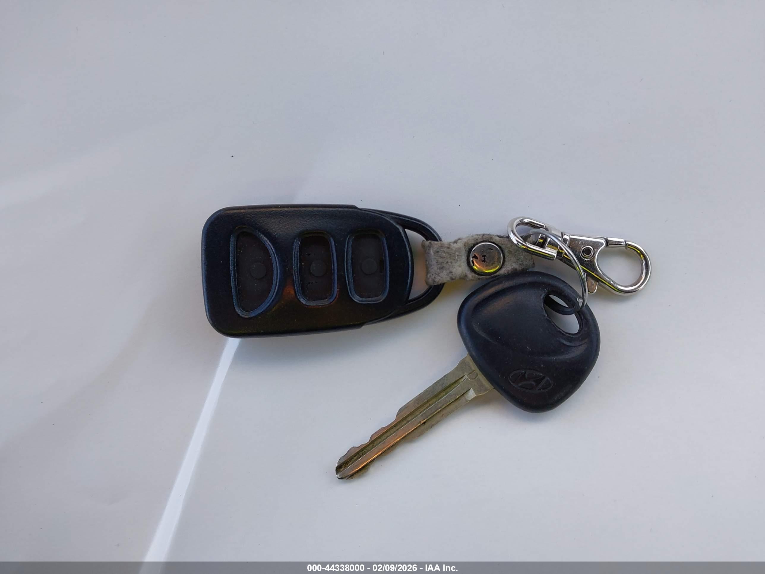 HYUNDAI ELANTRA image 11