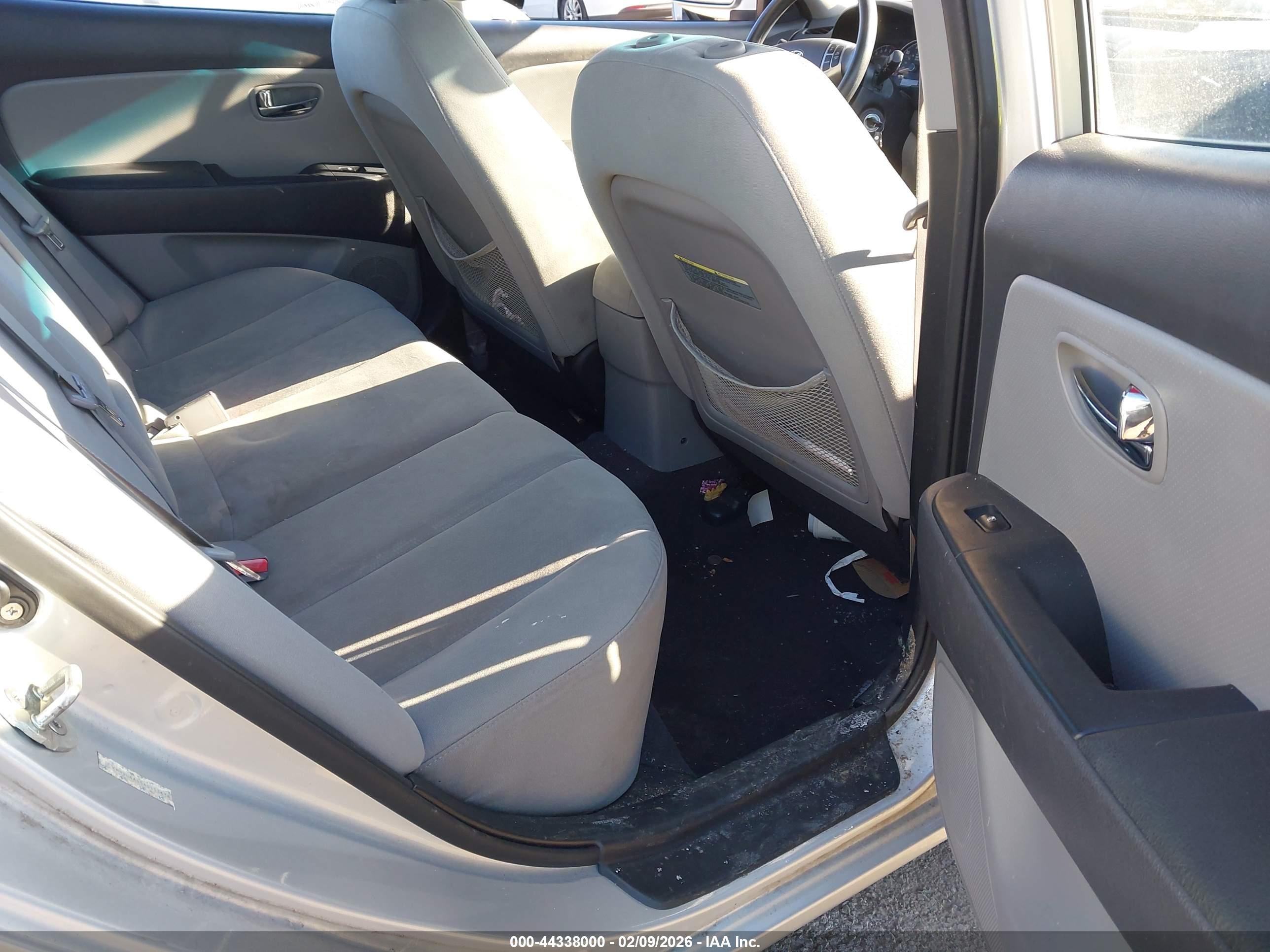 HYUNDAI ELANTRA image 8